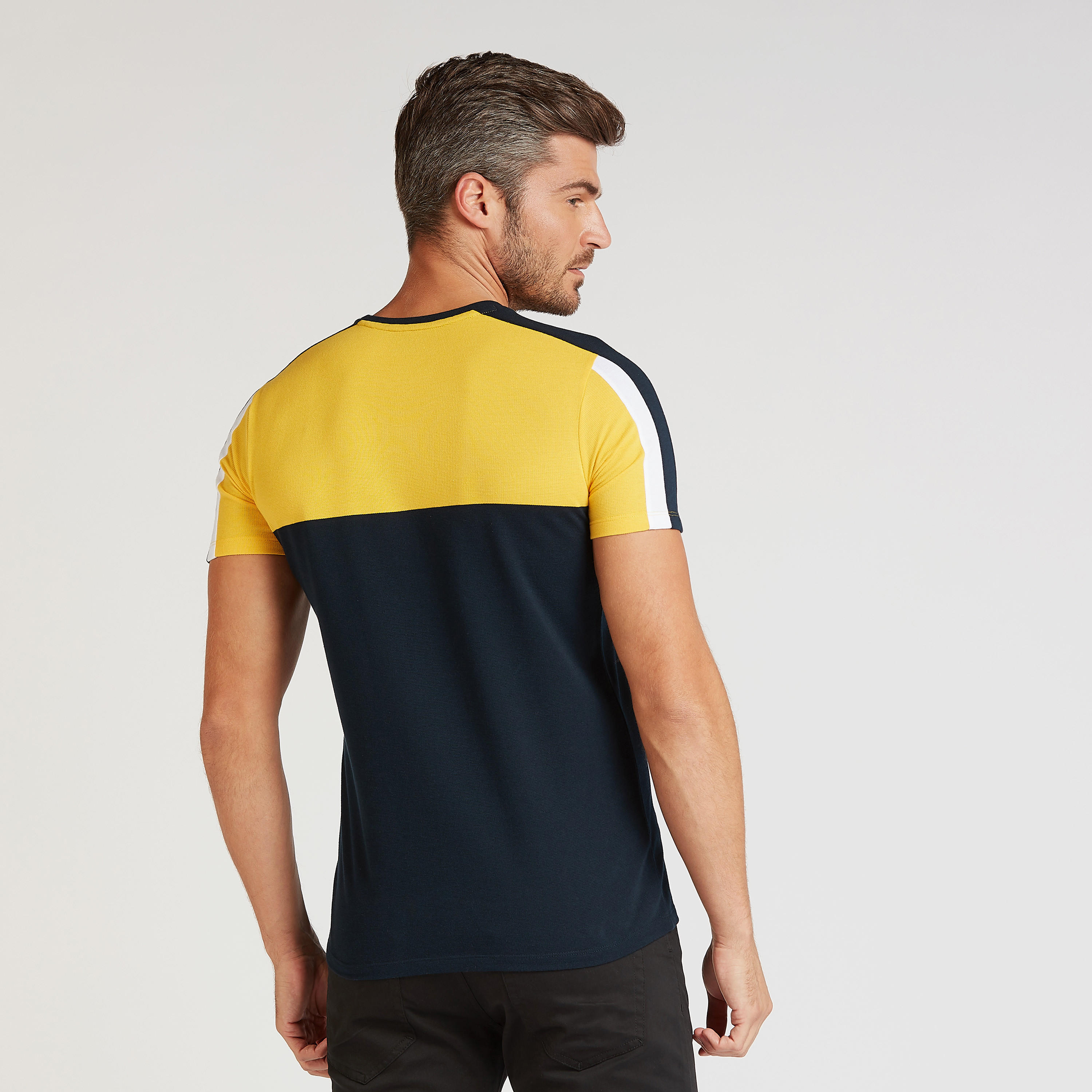 تيشيرت بارز الملمس سليم بياقة ضيّقة وأكمام قصيرة-men-clothing-tshirtsandpolos-tshirts-image-4