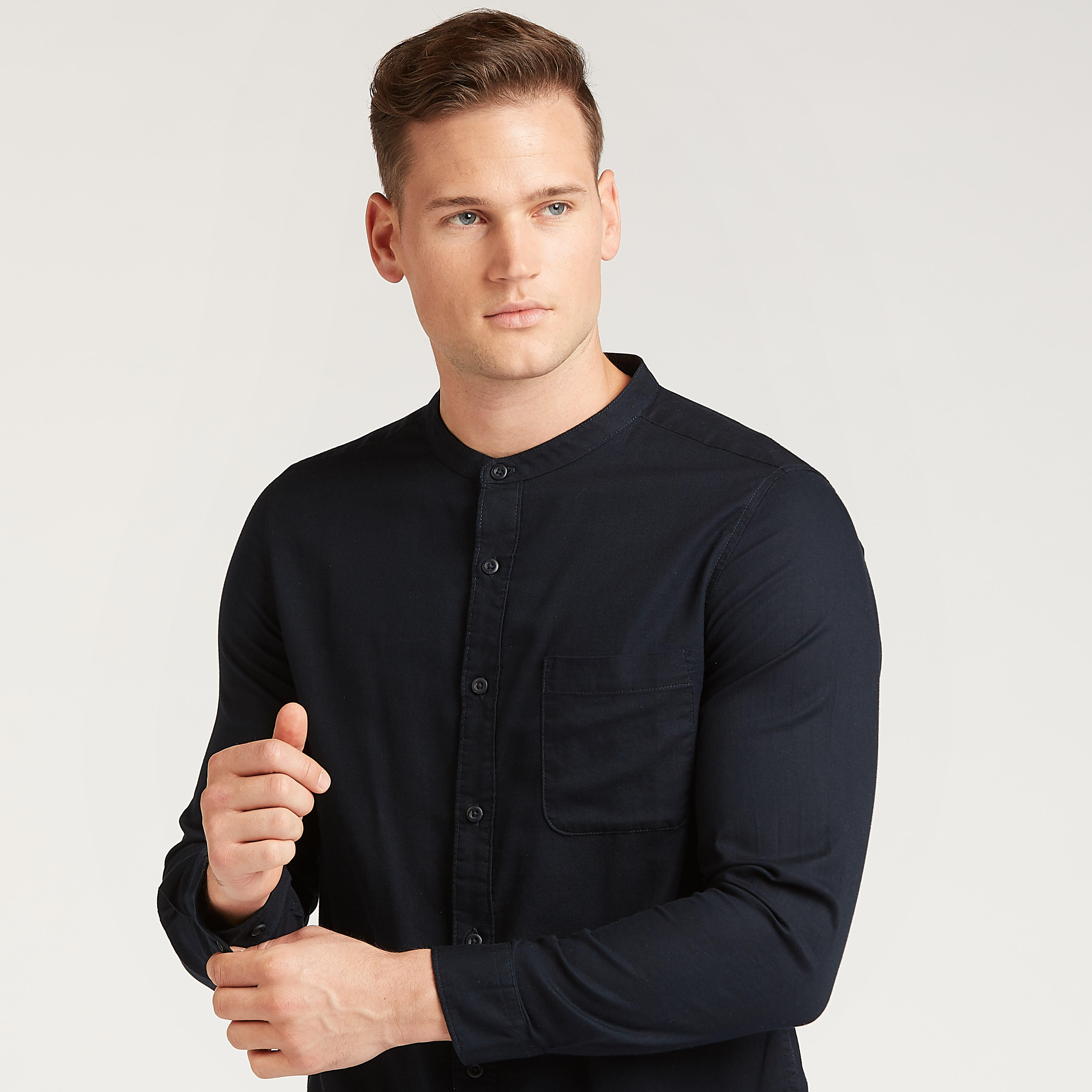 قميص سادة بياقة ماندارين وأكمام طويلة-men-clothing-shirts-image-3