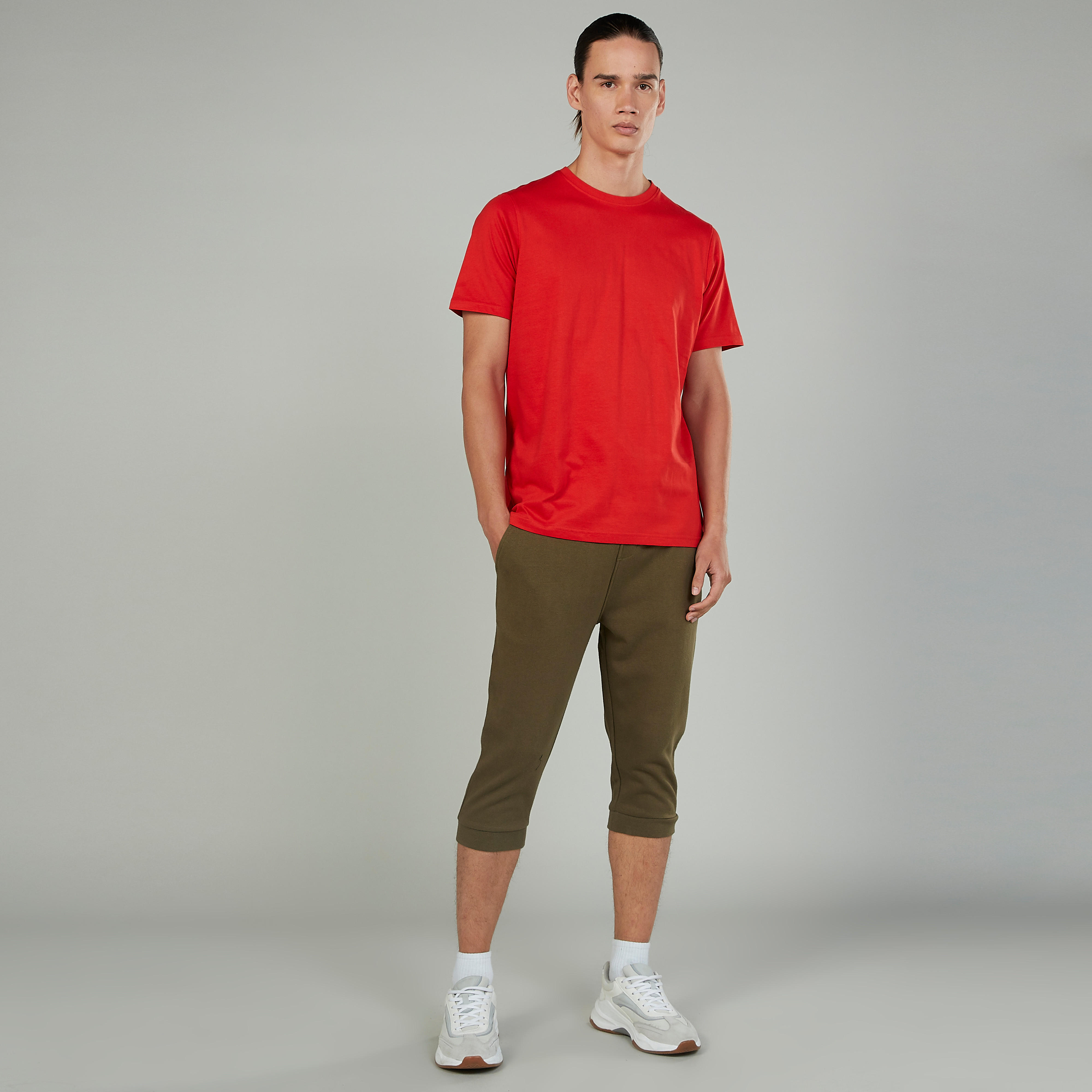 بنطلون سادة بخصر مرن مطّاطي وجيوب-men-clothing-bottoms-shorts-image-2