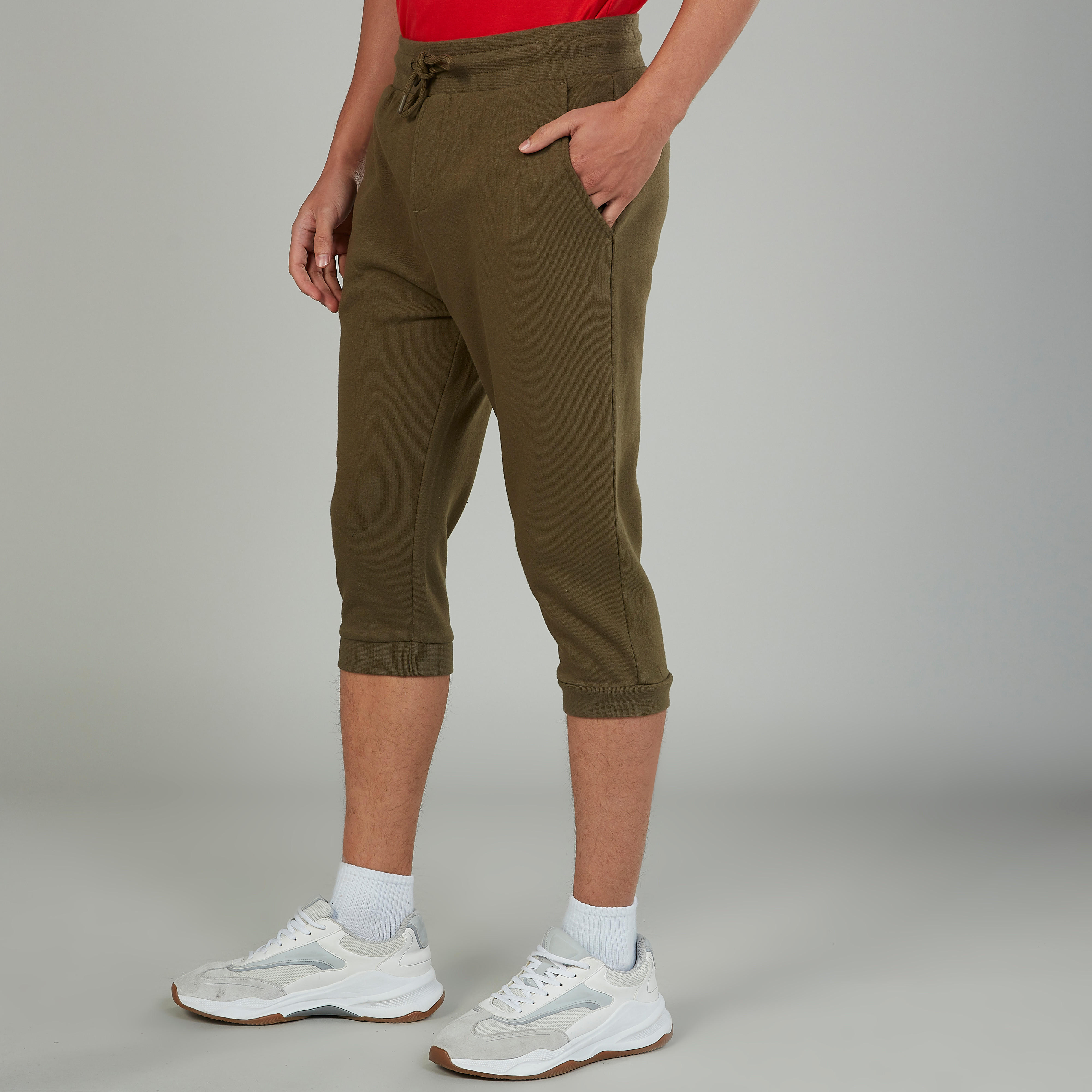 بنطلون سادة بخصر مرن مطّاطي وجيوب-men-clothing-bottoms-shorts-image-4