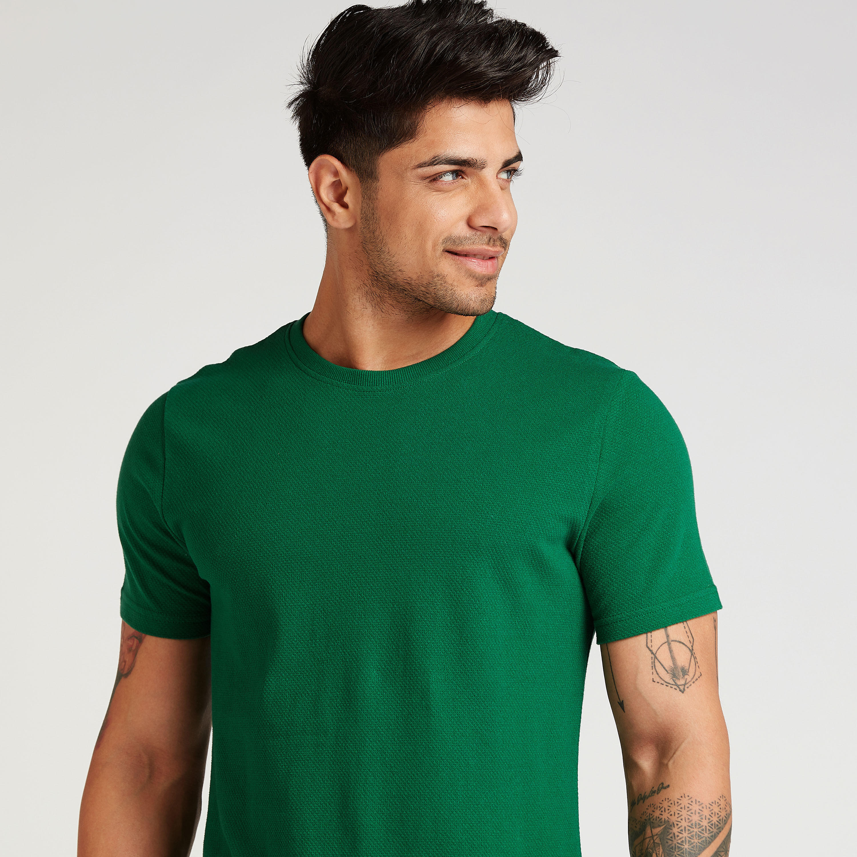 تيشيرت بارز الملمس بياقة مستديرة وأكمام قصيرة-men-clothing-tshirtsandpolos-tshirts-image-2