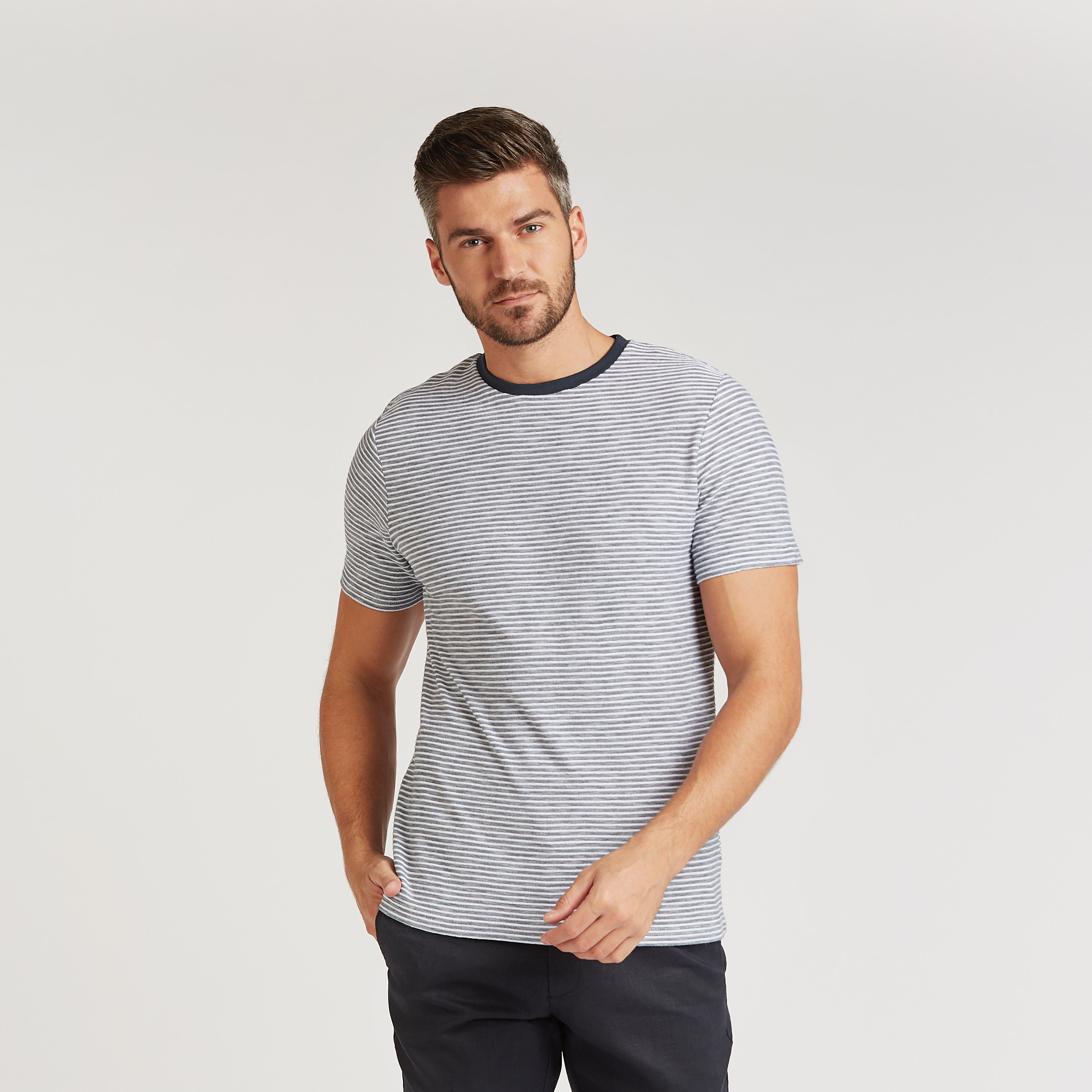 تيشيرت بقصة سليم مخطط بياقة ضيّقة وأكمام قصيرة-men-clothing-tshirtsandpolos-tshirts-image-1