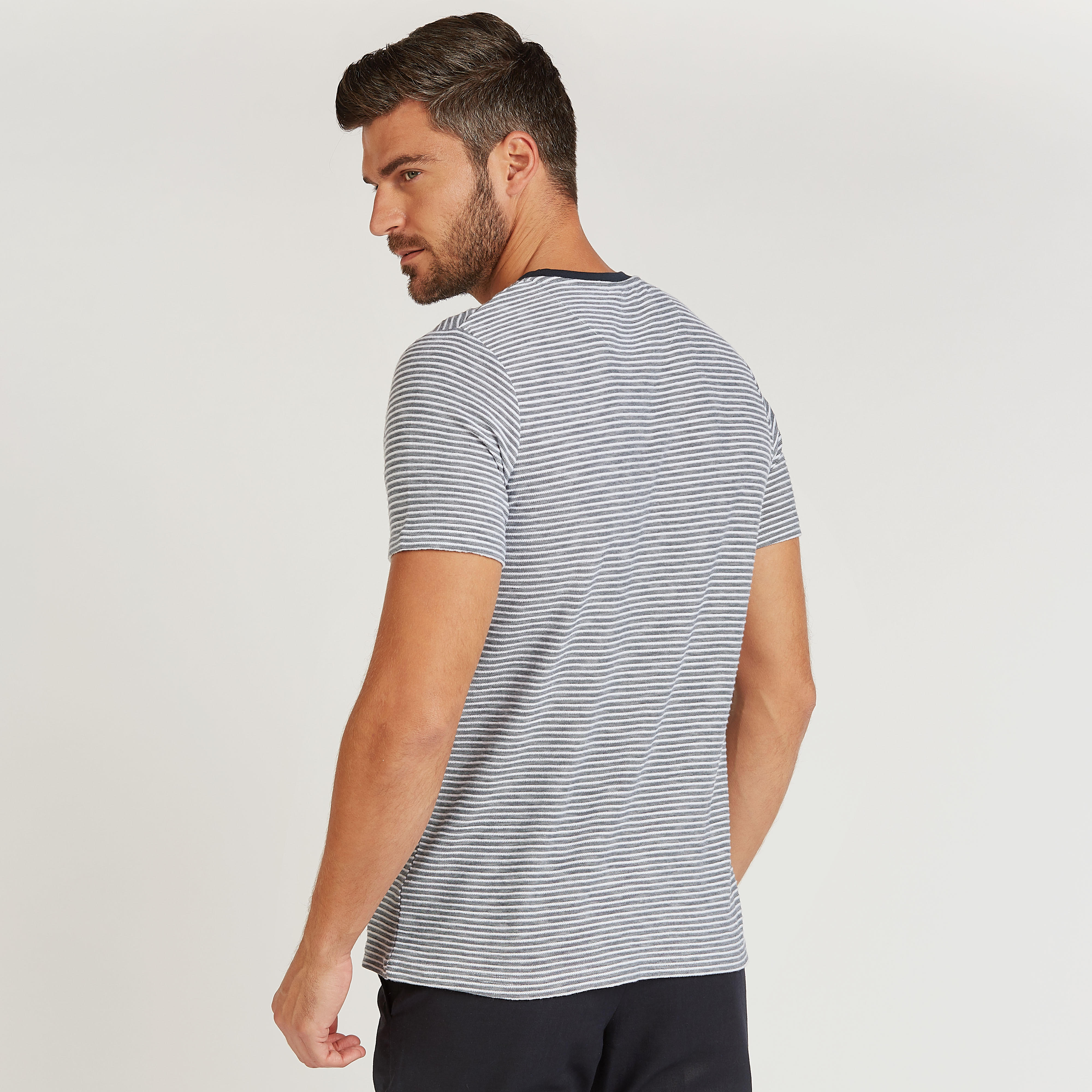 تيشيرت بقصة سليم مخطط بياقة ضيّقة وأكمام قصيرة-men-clothing-tshirtsandpolos-tshirts-image-4