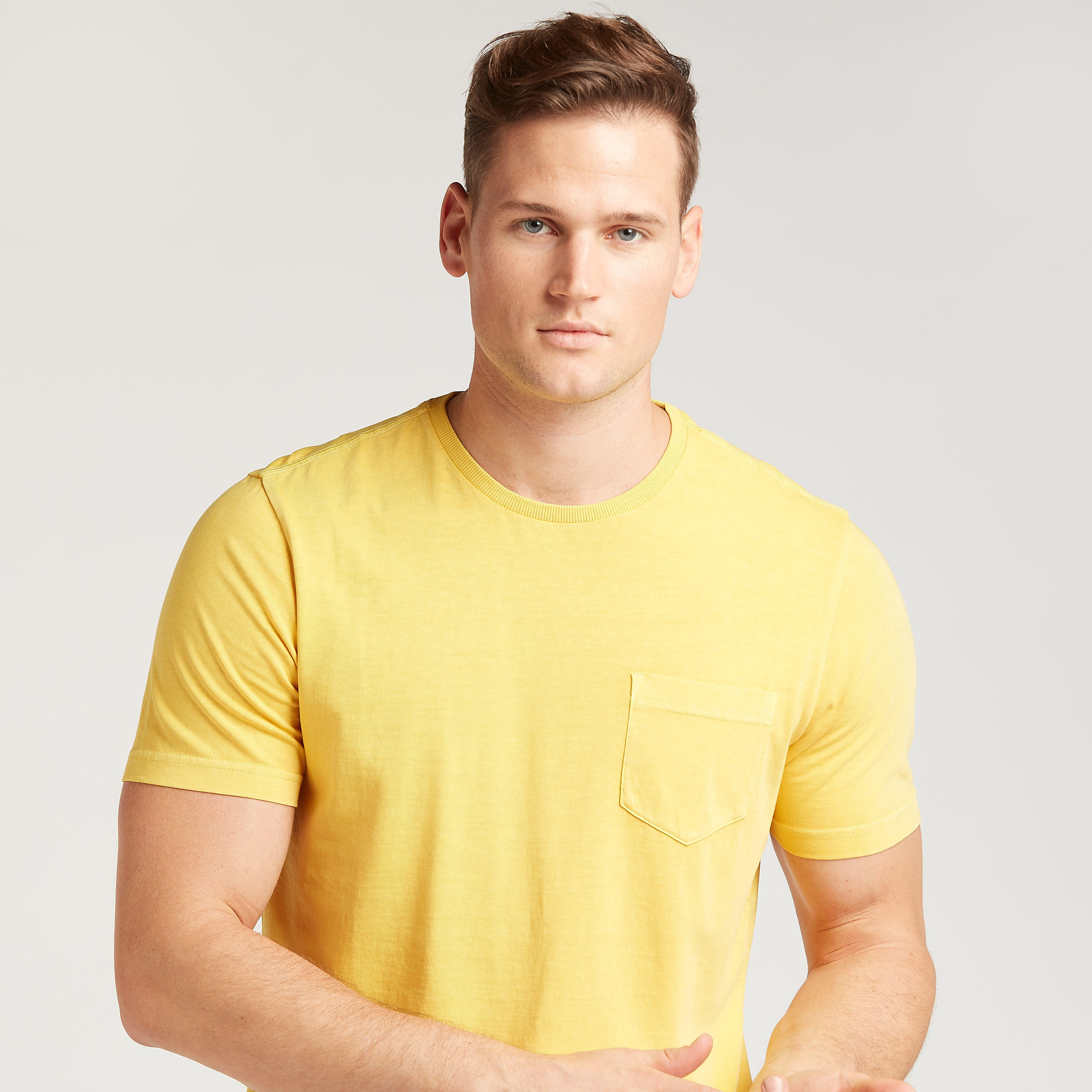 تيشيرت سادة بقصة سليم بياقة ضيّقة وأكمام قصيرة-men-clothing-tshirtsandpolos-tshirts-image-3