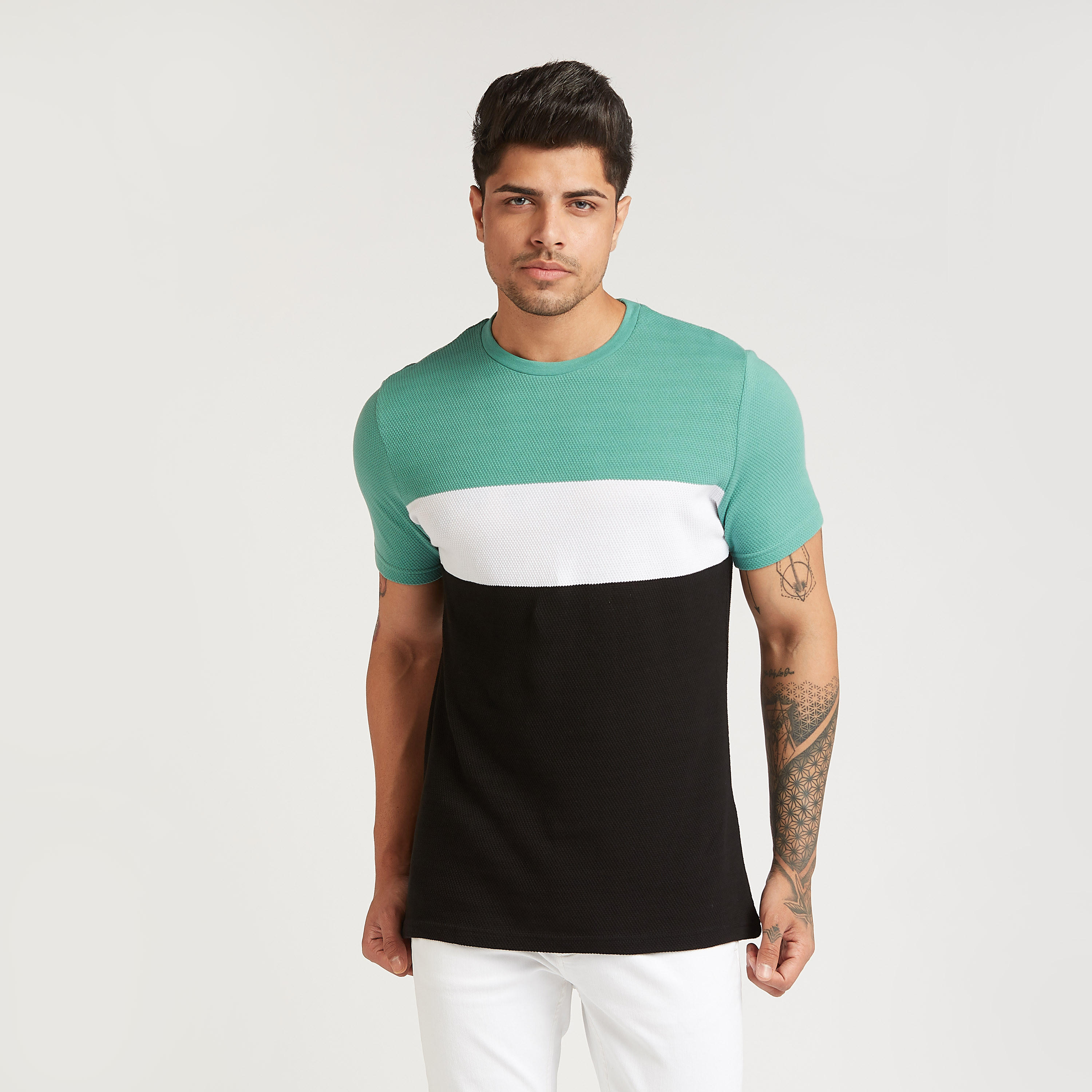 تيشيرت مستدام بقصّة سليم وياقة ضيّقة وقوالب ملونة-men-clothing-tshirtsandpolos-tshirts-image-1