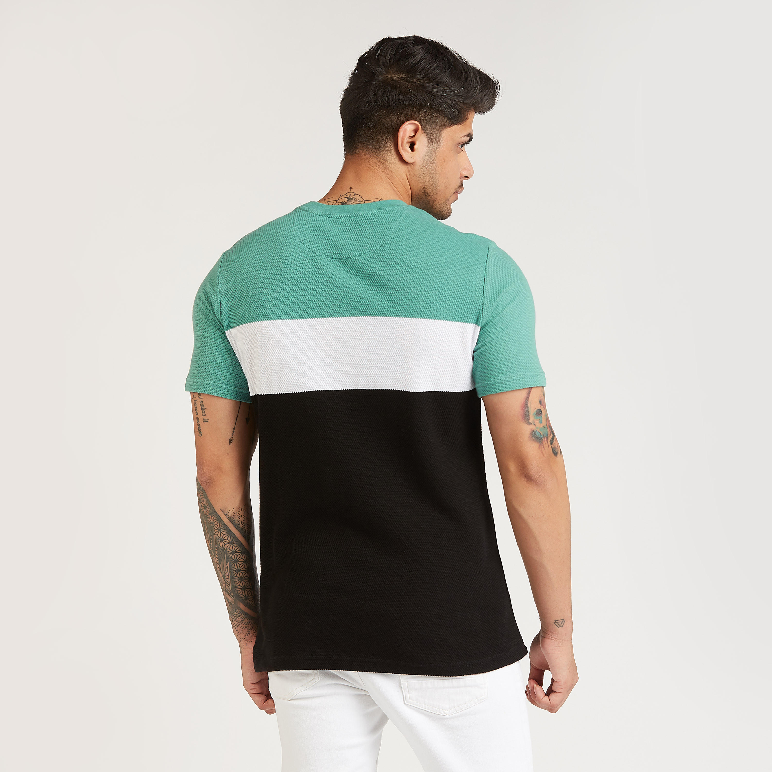 تيشيرت مستدام بقصّة سليم وياقة ضيّقة وقوالب ملونة-men-clothing-tshirtsandpolos-tshirts-image-4