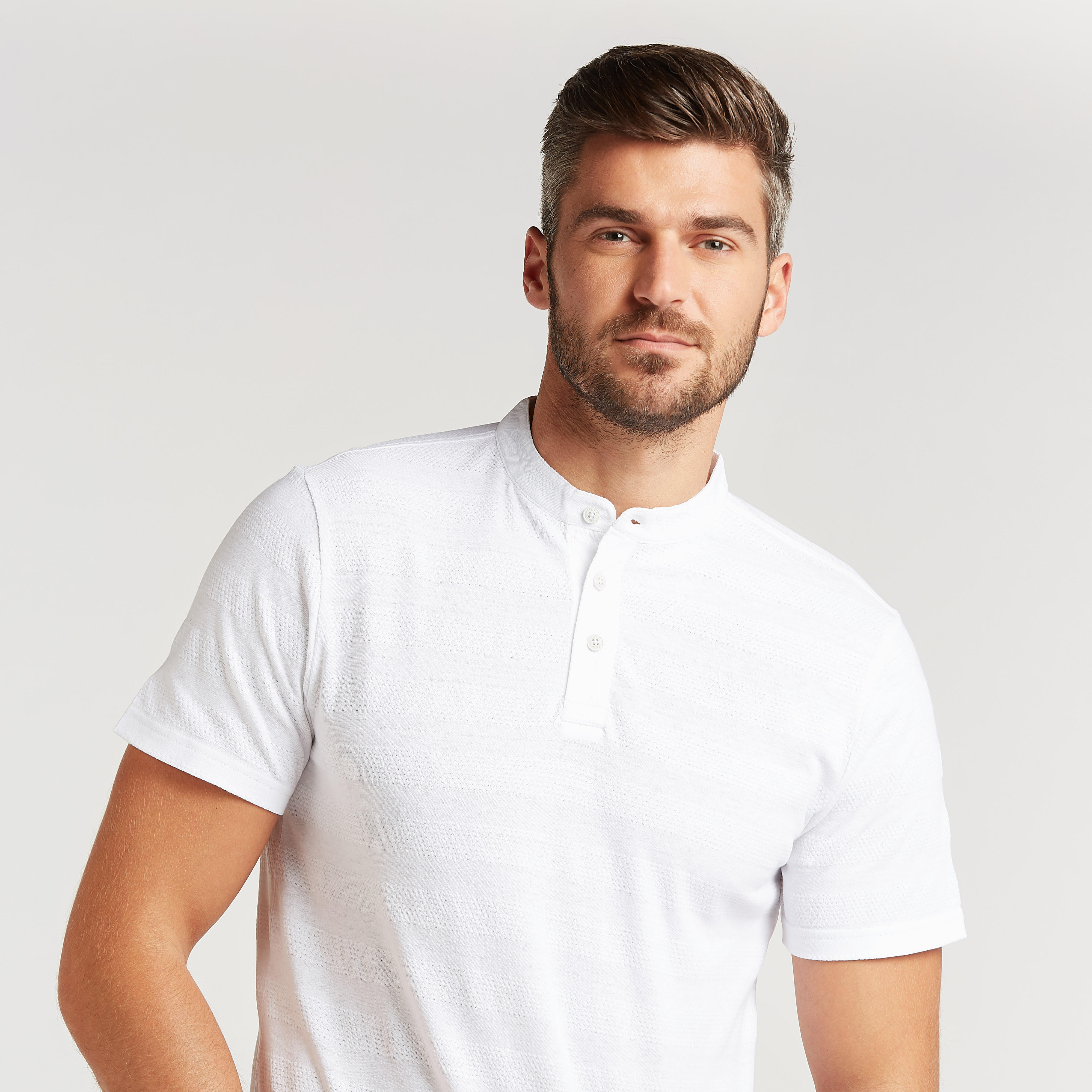 تيشيرت بارز الملمس بياقة ماندراين وأكمام قصيرة-men-clothing-tshirtsandpolos-tshirts-image-3