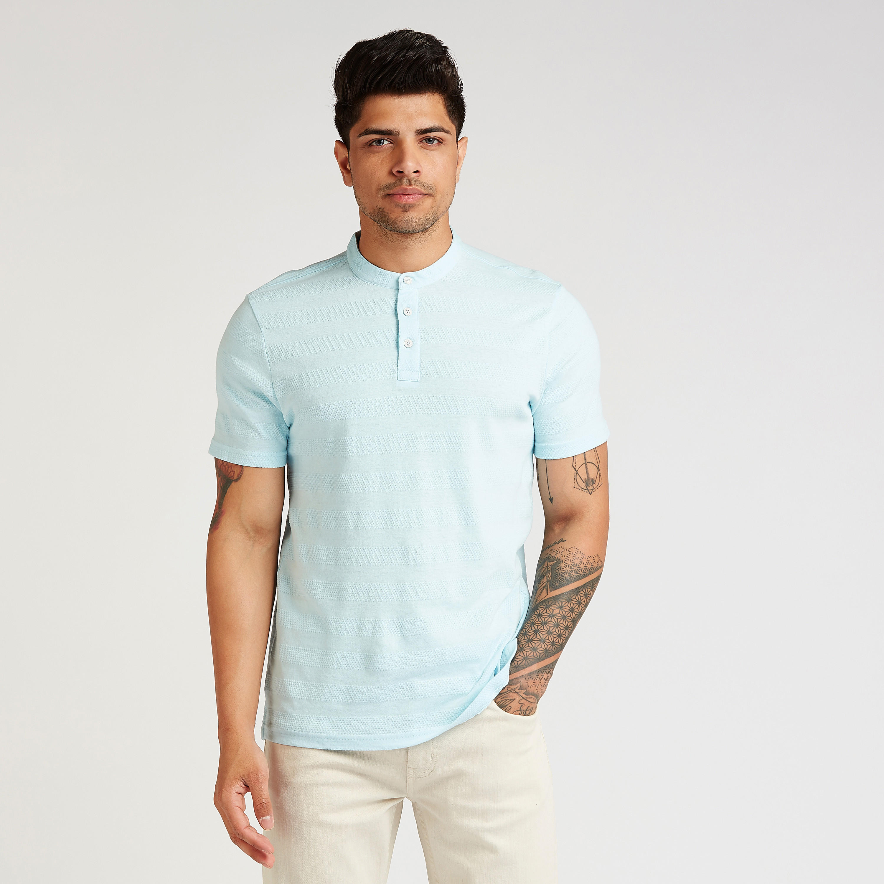 تيشيرت بارز الملمس بياقة ماندراين وأكمام قصيرة-men-clothing-tshirtsandpolos-tshirts-image-9