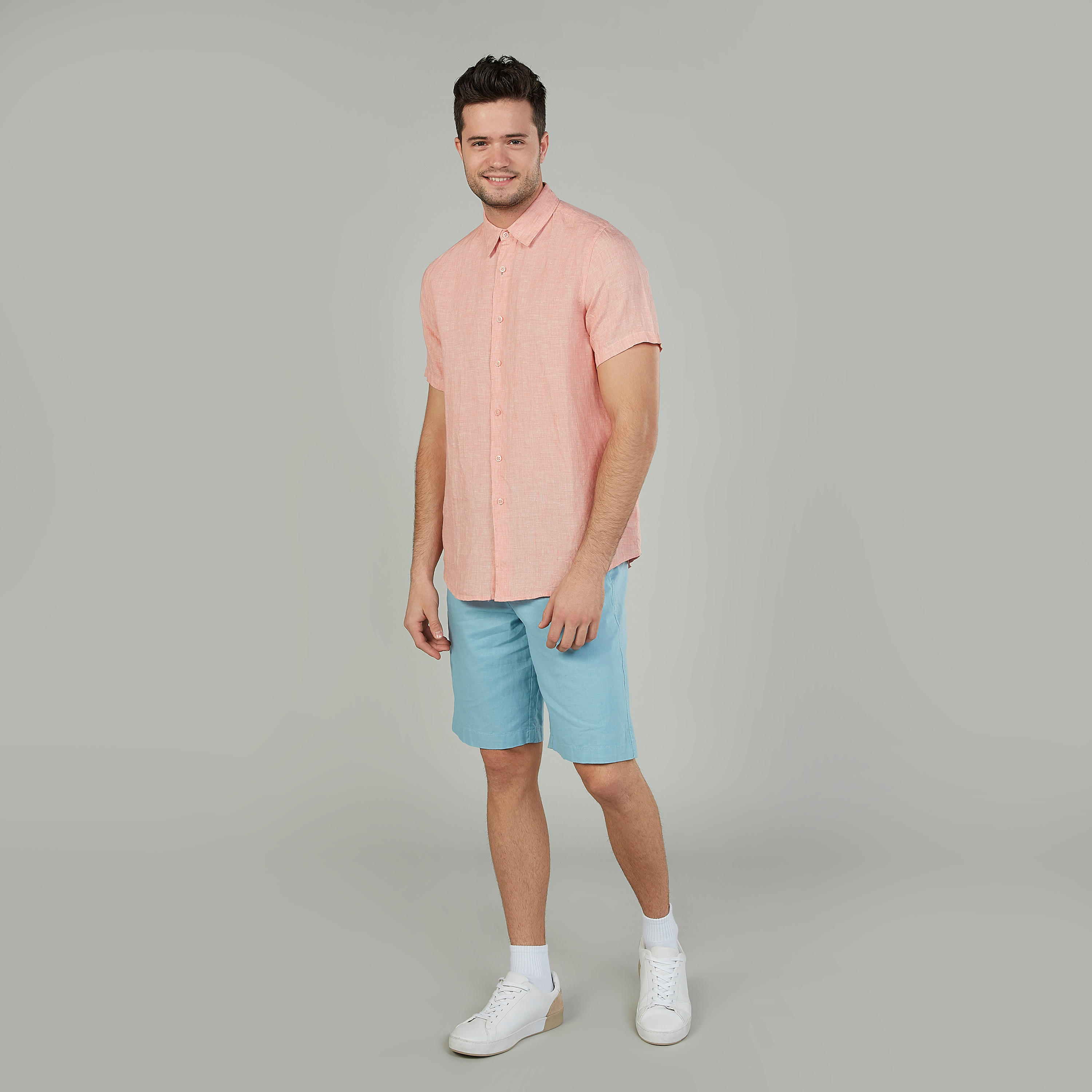 قميص كتّان سليم فيت بارز الملمس بياقة عاديّة وأكمام قصيرة-men-clothing-shirts-image-2