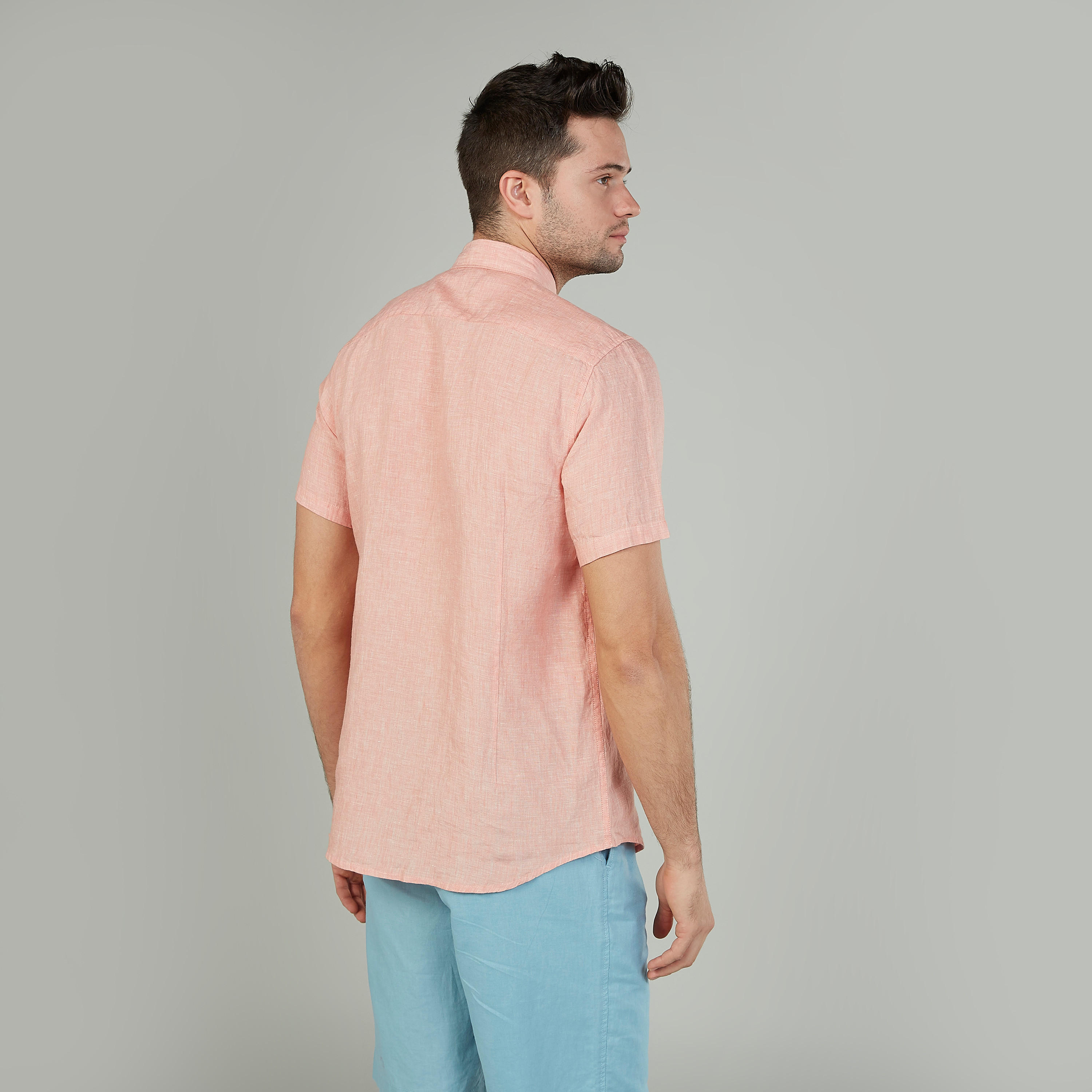 قميص كتّان سليم فيت بارز الملمس بياقة عاديّة وأكمام قصيرة-men-clothing-shirts-image-4