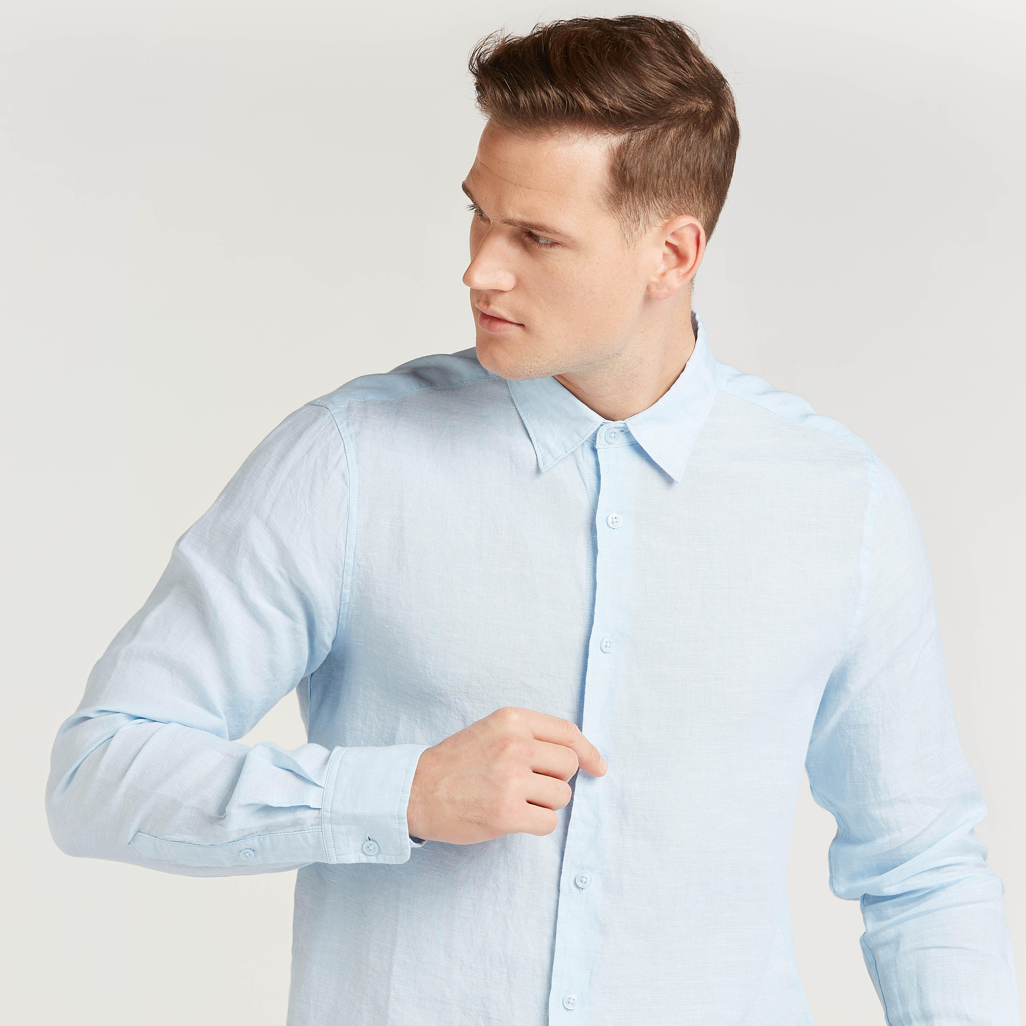 قميص كتّان سليم فيت بارز الملمس بياقة عاديّة وأكمام طويلة-men-clothing-shirts-image-3