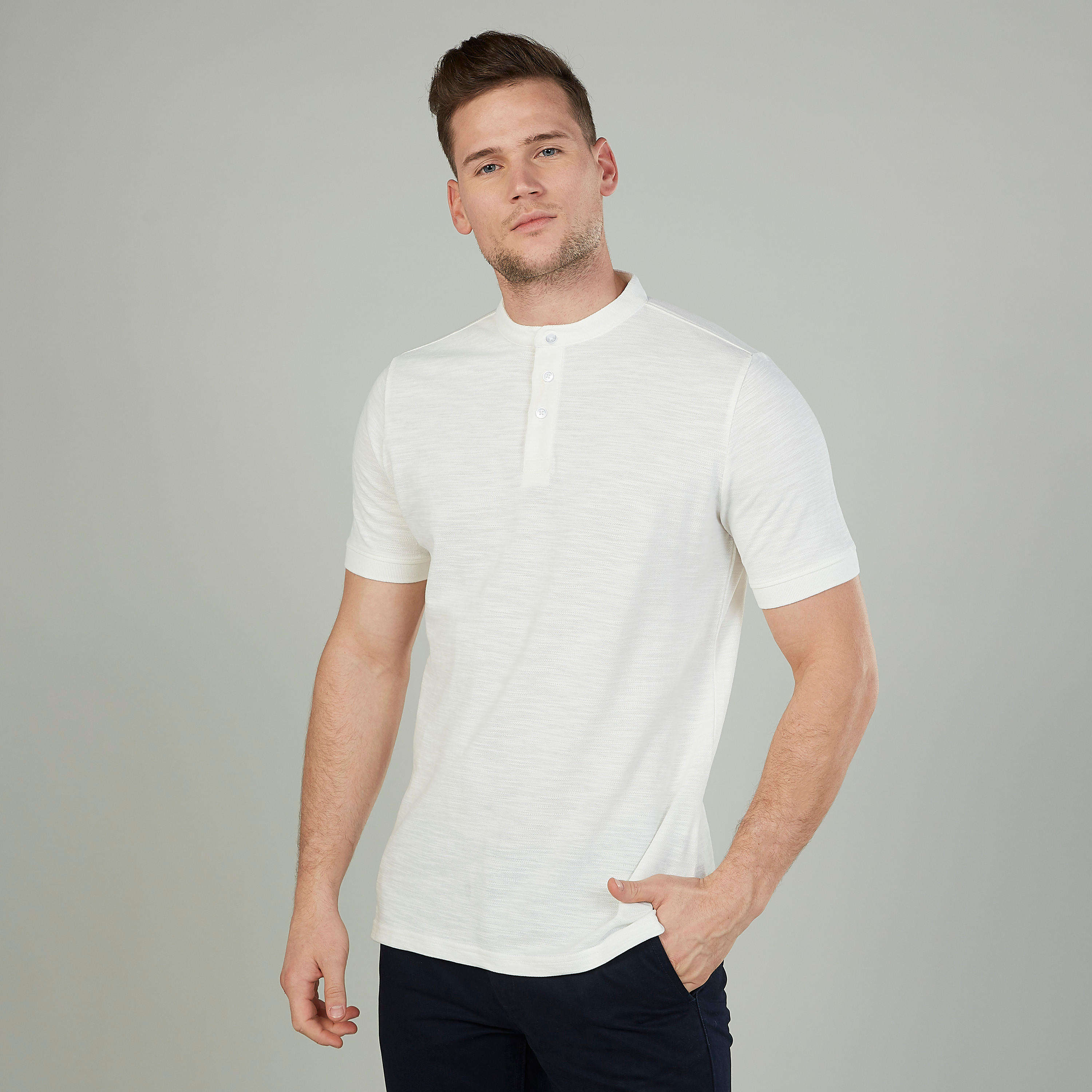 تيشيرت سليم سادة بياقة هنلي وأكمام قصيرة-men-clothing-tshirtsandpolos-tshirts-image-1