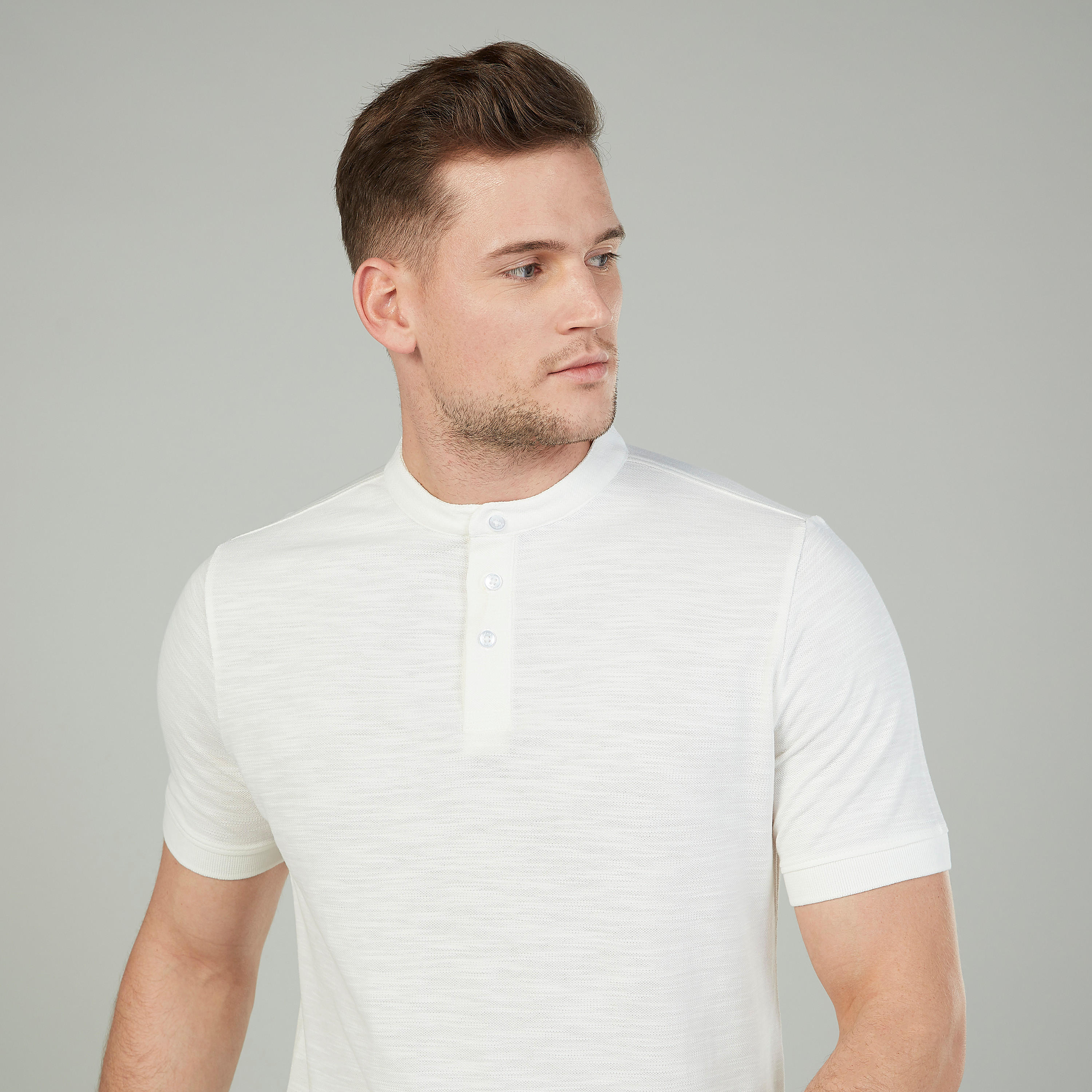 تيشيرت سليم سادة بياقة هنلي وأكمام قصيرة-men-clothing-tshirtsandpolos-tshirts-image-3