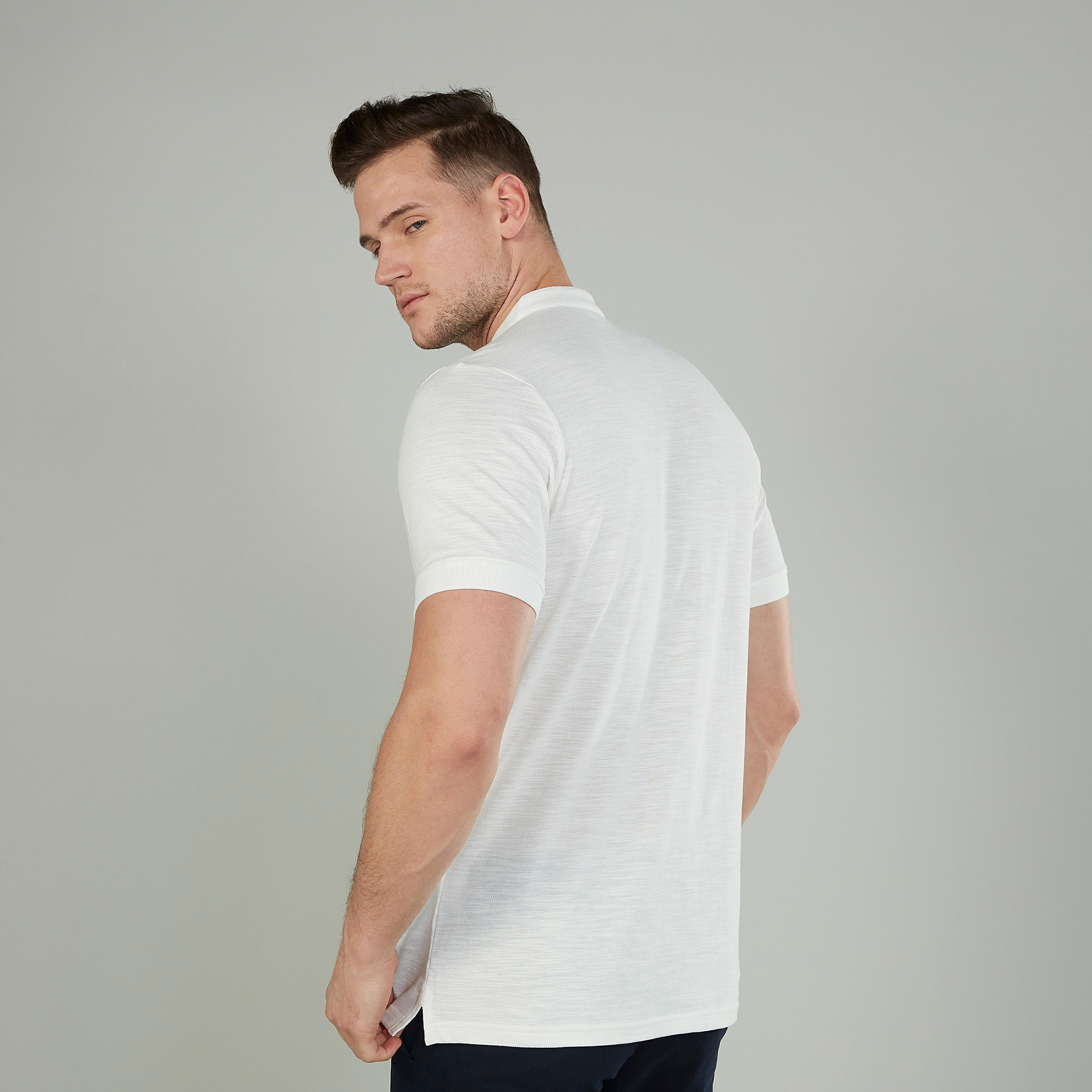 تيشيرت سليم سادة بياقة هنلي وأكمام قصيرة-men-clothing-tshirtsandpolos-tshirts-image-4