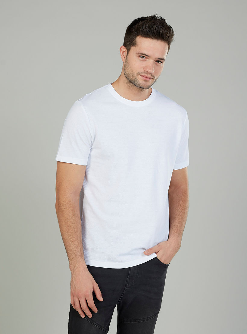تيشيرت سادة بياقة ضيّقة وأكمام قصيرة-men-clothing-tshirtsandpolos-tshirts-image-4