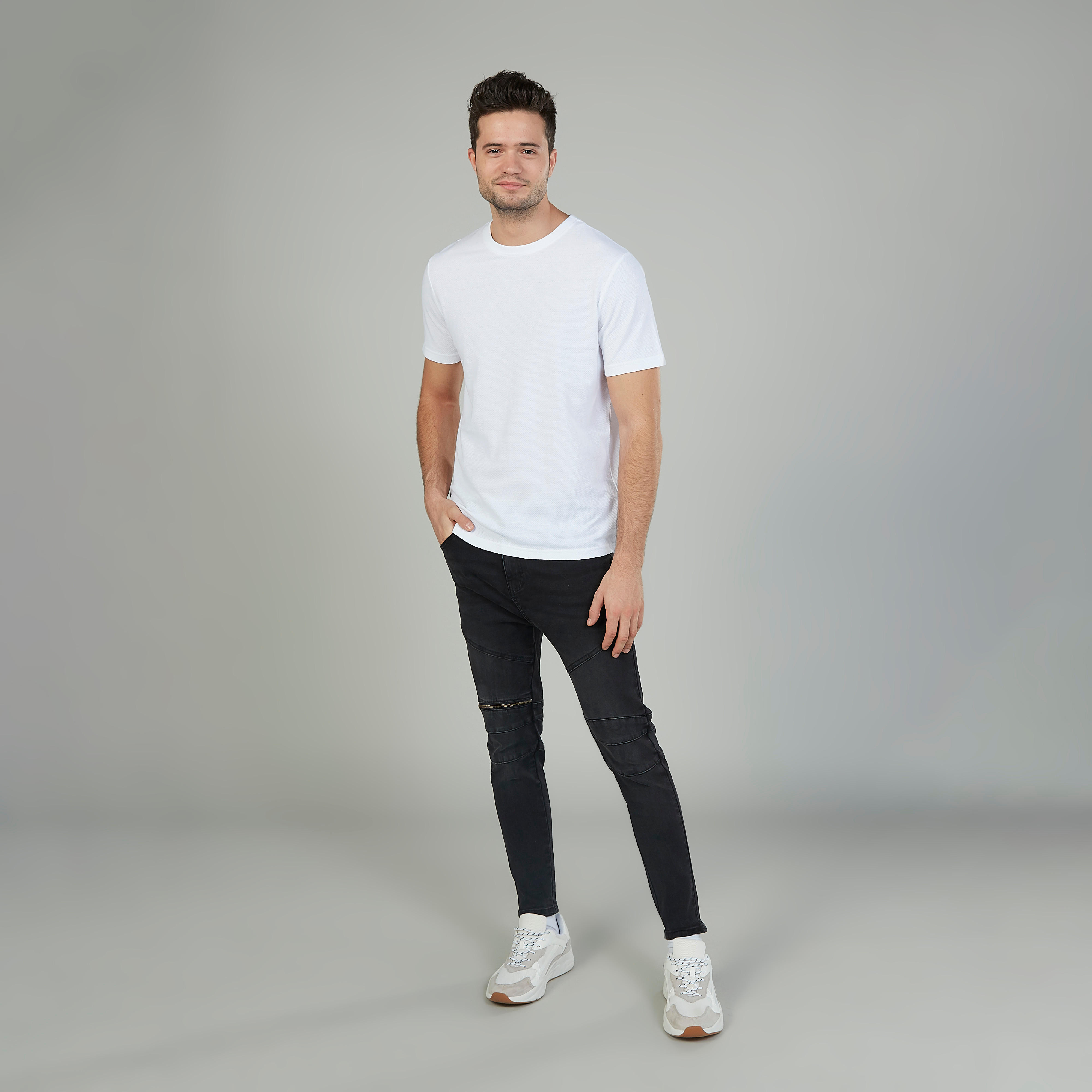 تيشيرت سادة بياقة ضيّقة وأكمام قصيرة-men-clothing-tshirtsandpolos-tshirts-image-3