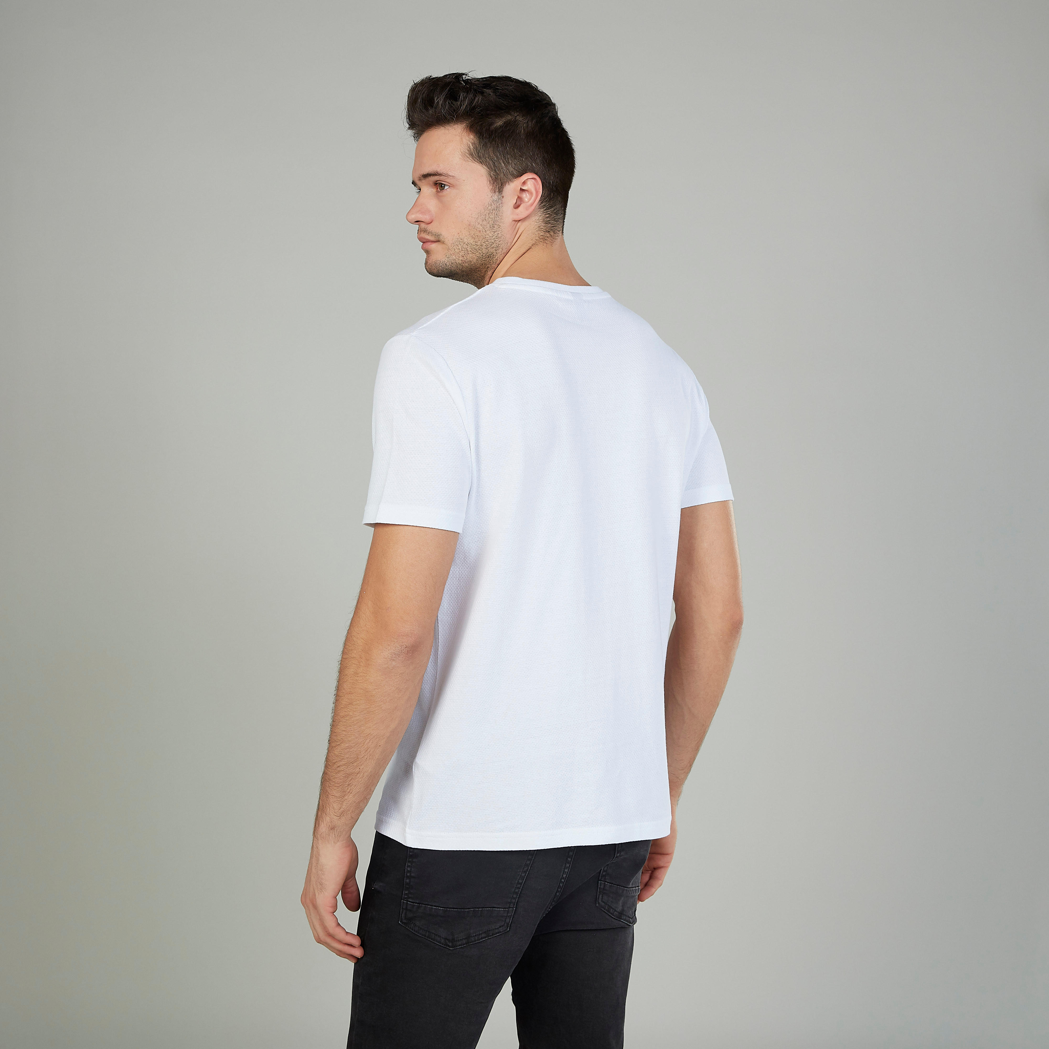 تيشيرت سادة بياقة ضيّقة وأكمام قصيرة-men-clothing-tshirtsandpolos-tshirts-image-1