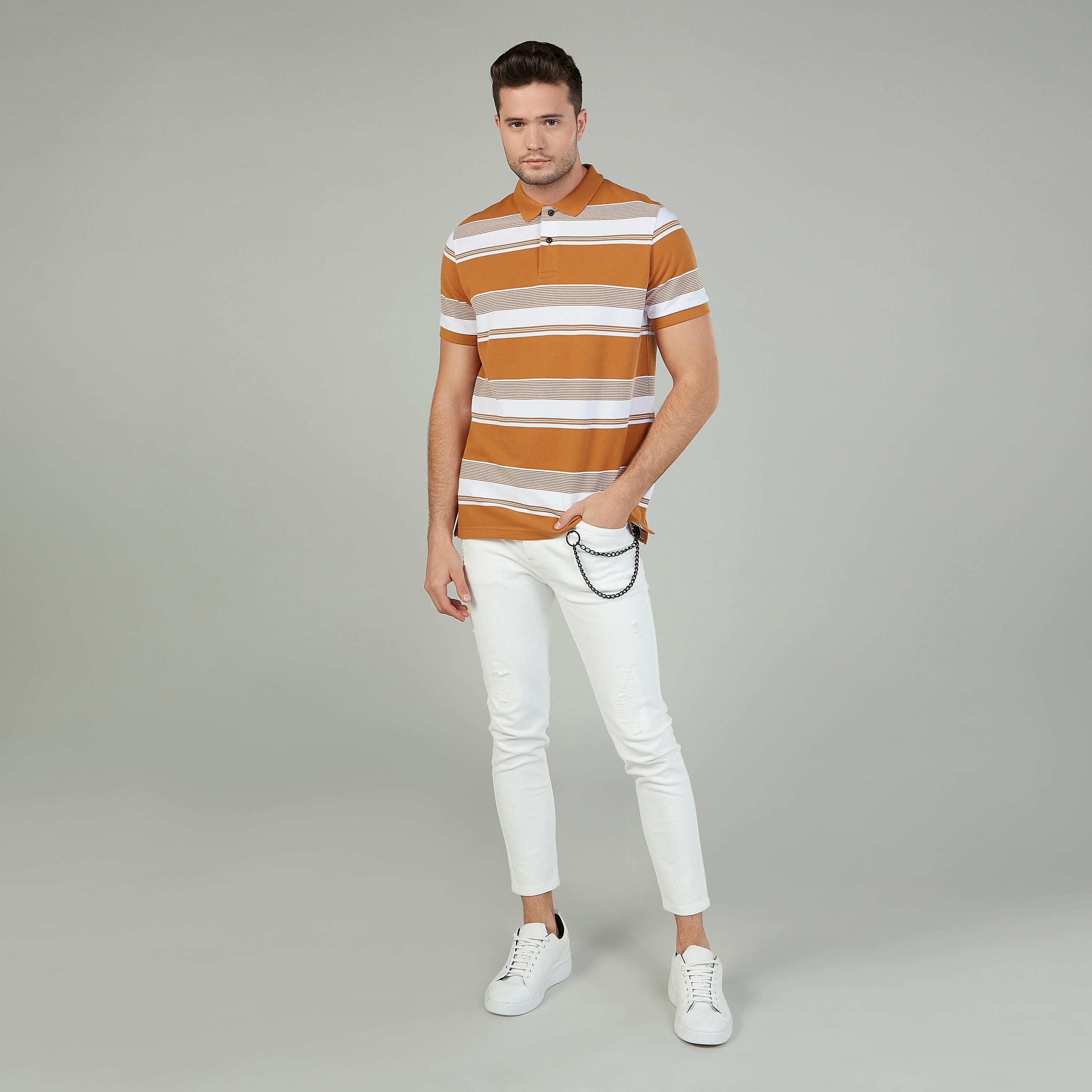 تيشيرت مقلّم بقصّة سليم وياقة بولو وأكمام قصيرة-men-clothing-tshirtsandpolos-polos-image-2