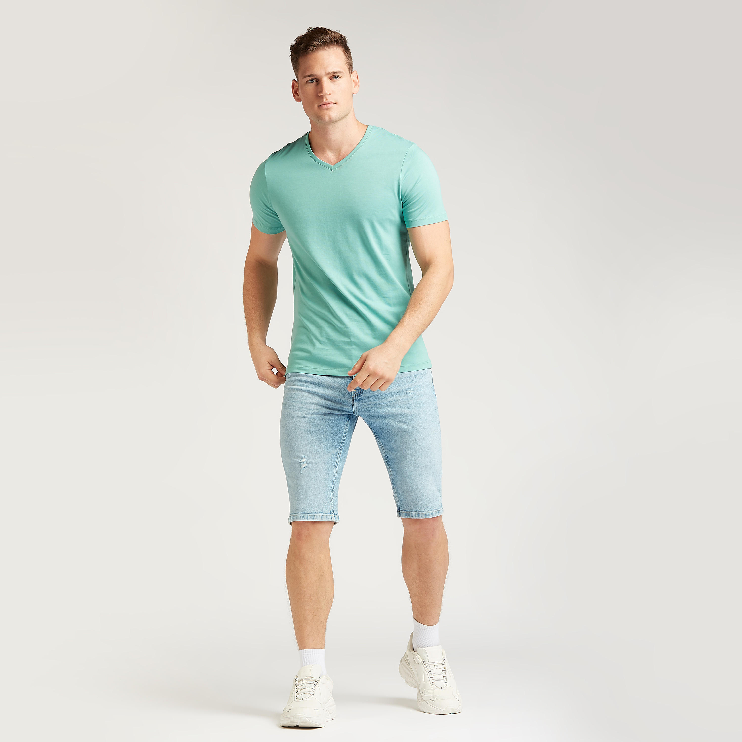 تيشيرت سادة بياقة V وأكمام قصيرة-men-clothing-tshirtsandpolos-tshirts-image-2