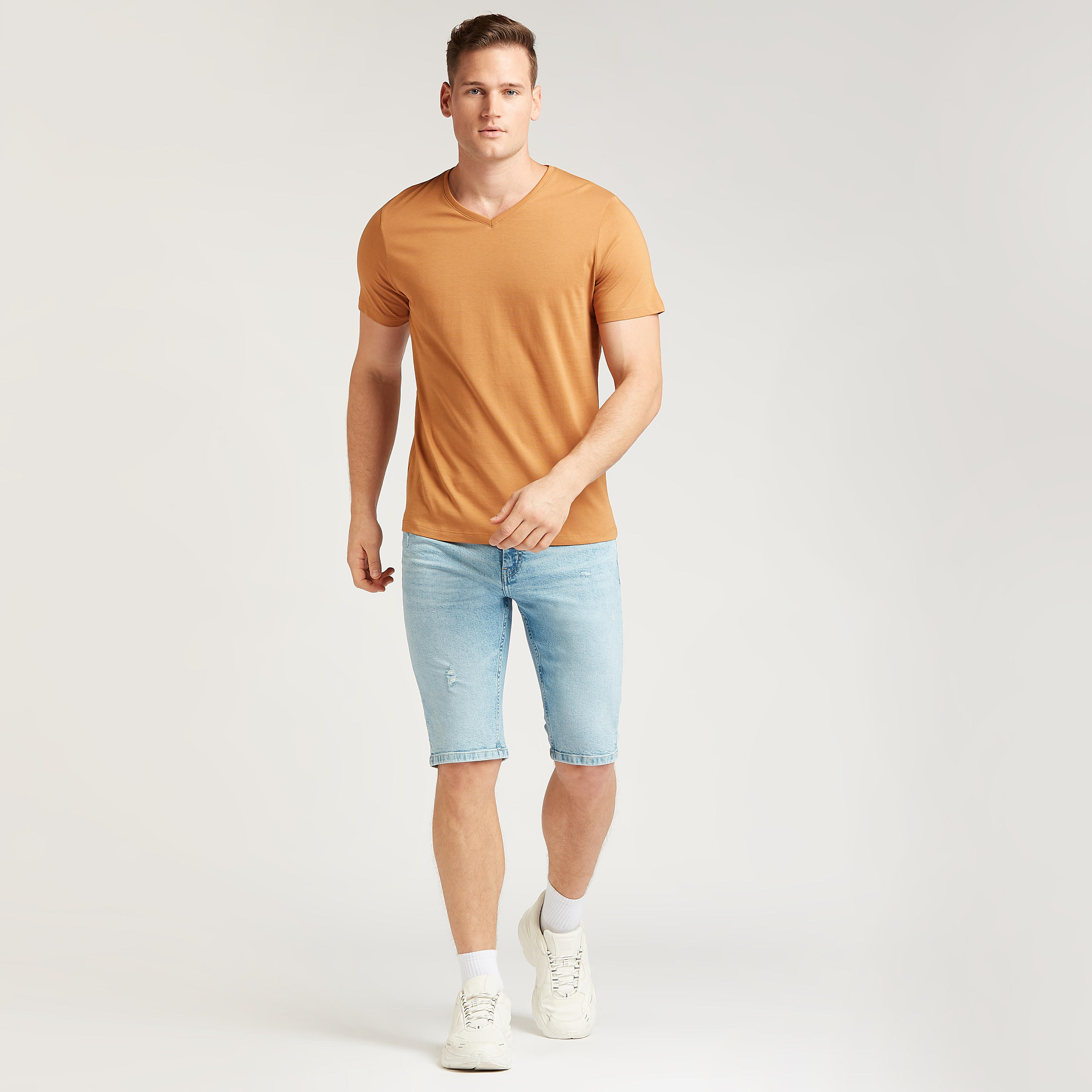 تيشيرت سادة بياقة V وأكمام قصيرة-men-clothing-tshirtsandpolos-tshirts-image-10