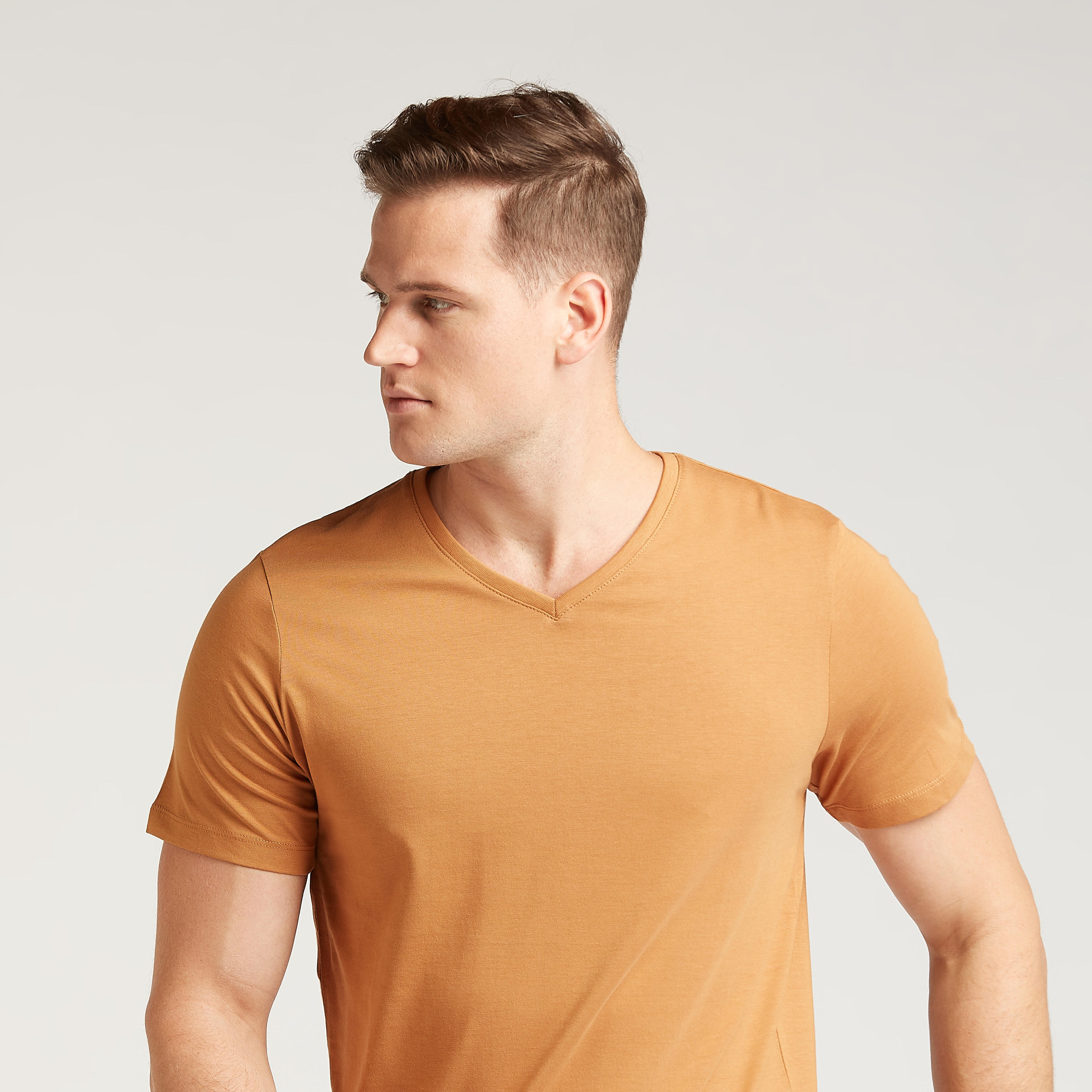 تيشيرت سادة بياقة V وأكمام قصيرة-men-clothing-tshirtsandpolos-tshirts-image-11