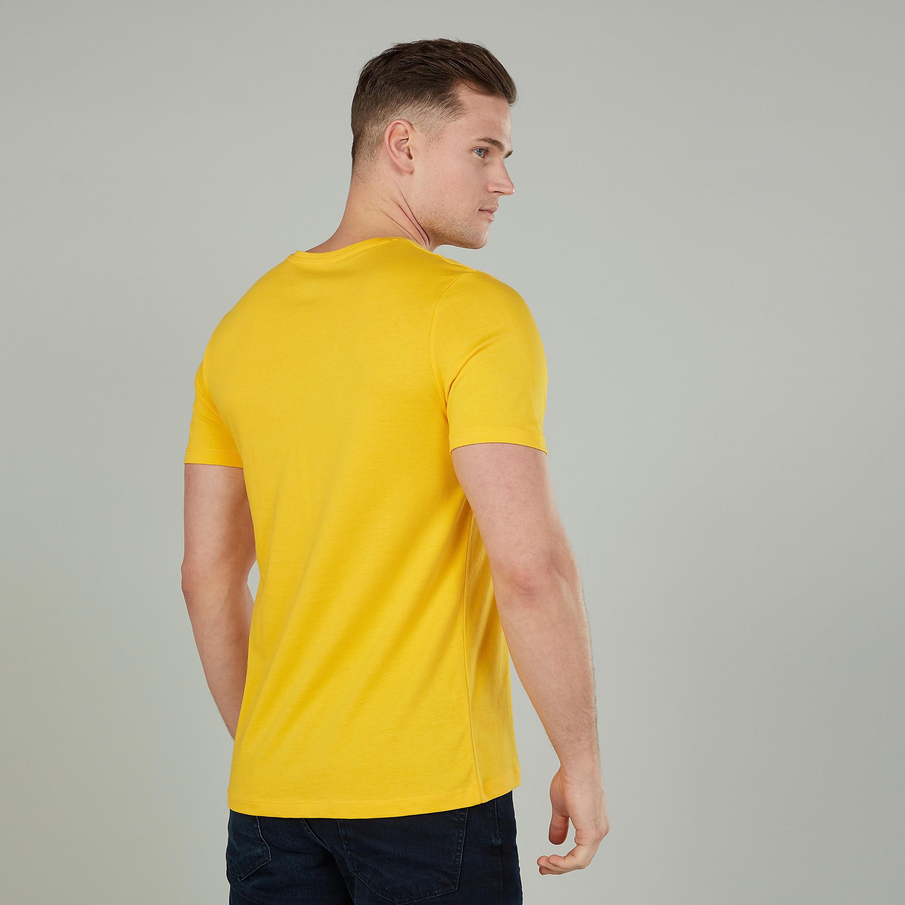 تيشيرت سادة بياقة V وأكمام قصيرة-men-clothing-tshirtsandpolos-tshirts-image-4