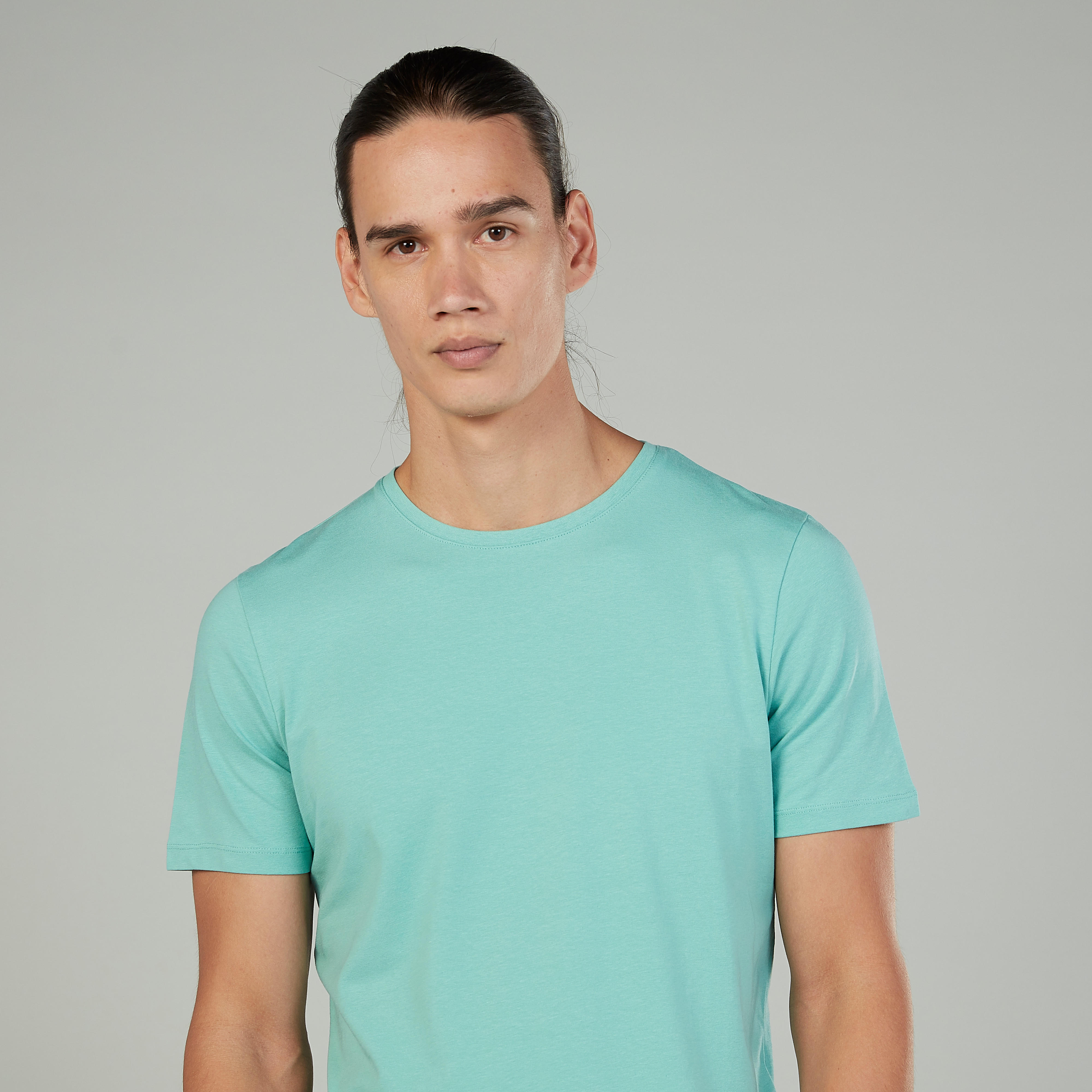 تيشيرت سادة بياقة ضيّقة وأكمام قصيرة-men-clothing-tshirtsandpolos-tshirts-image-12
