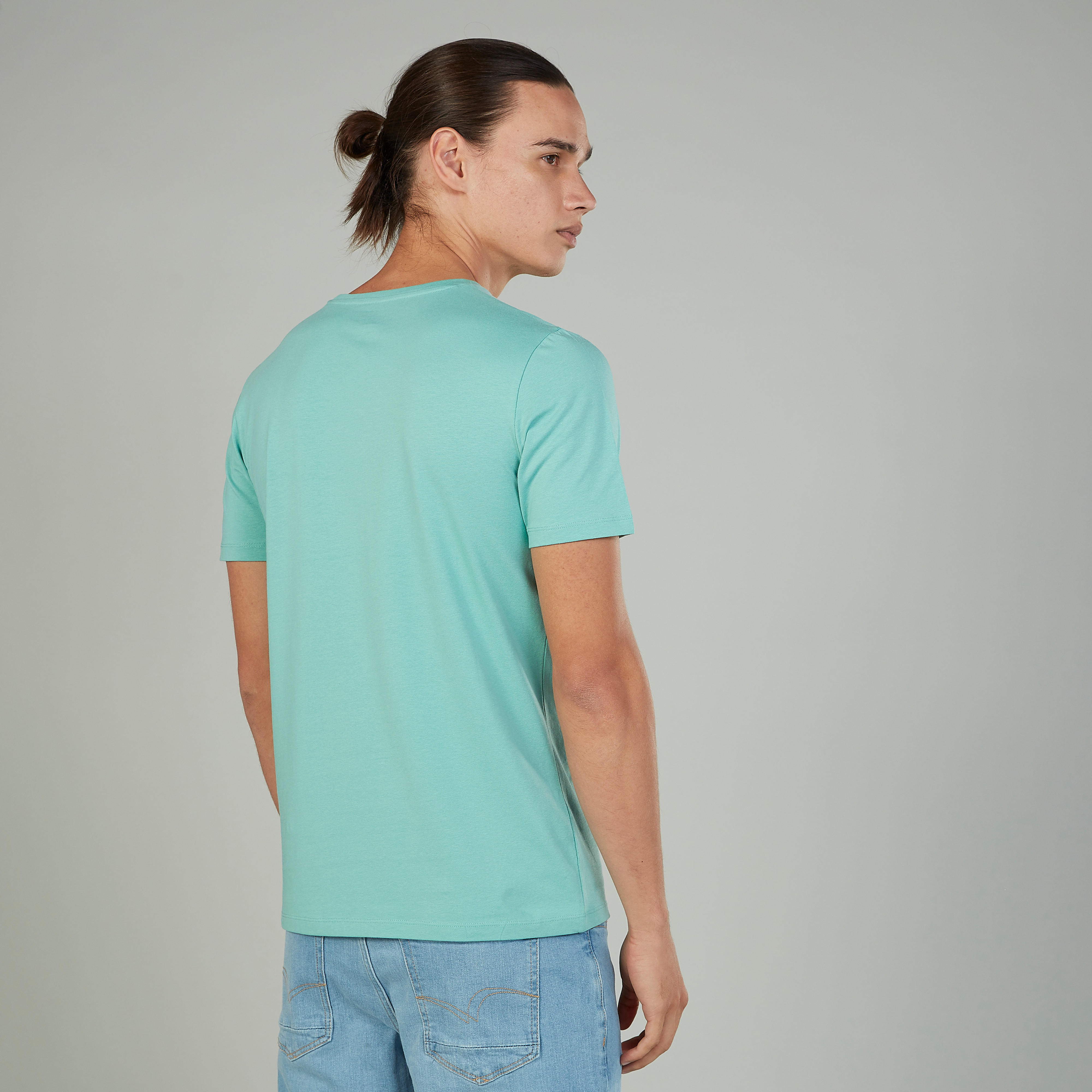 تيشيرت سادة بياقة ضيّقة وأكمام قصيرة-men-clothing-tshirtsandpolos-tshirts-image-13