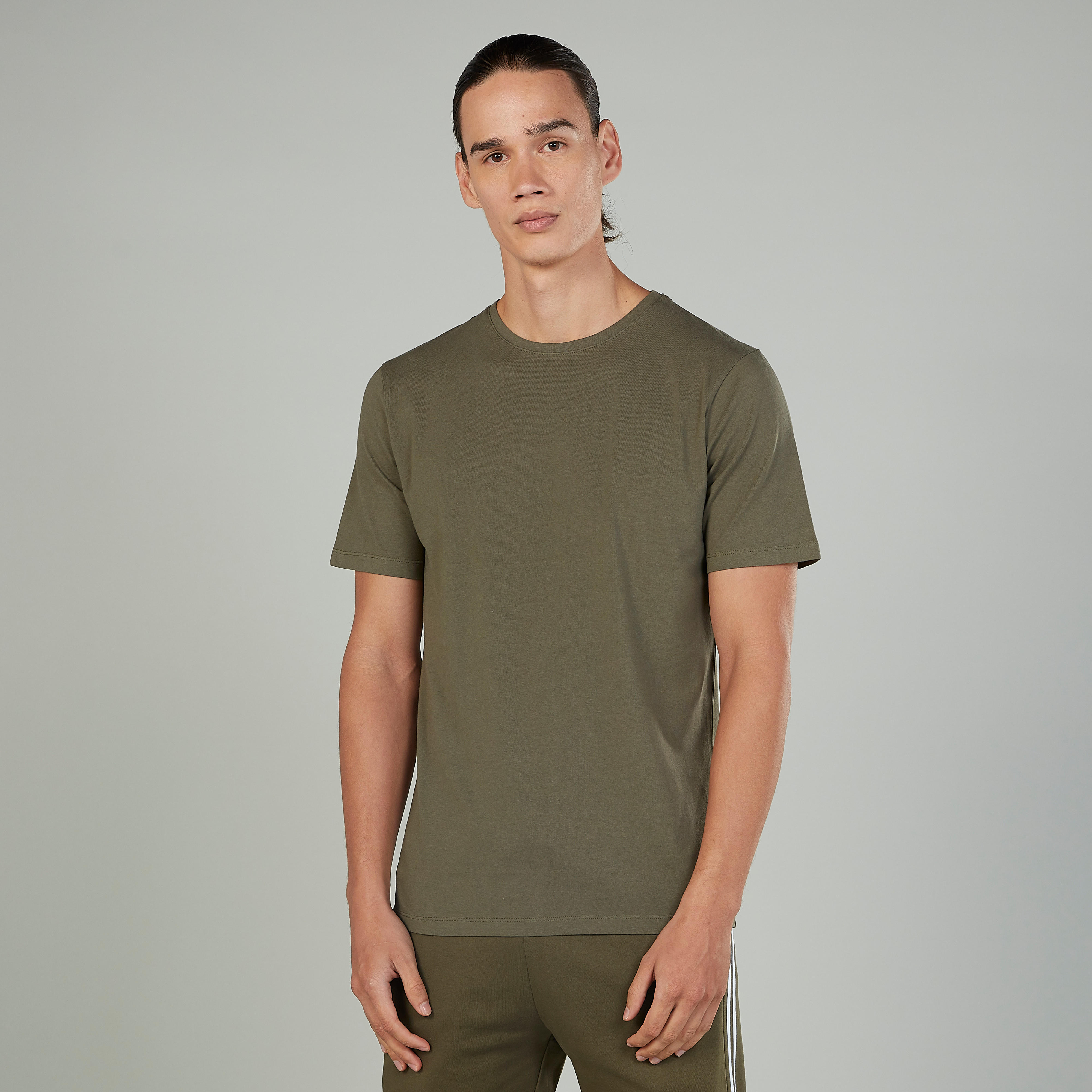 تيشيرت سادة بياقة ضيّقة وأكمام قصيرة-men-clothing-tshirtsandpolos-tshirts-image-15