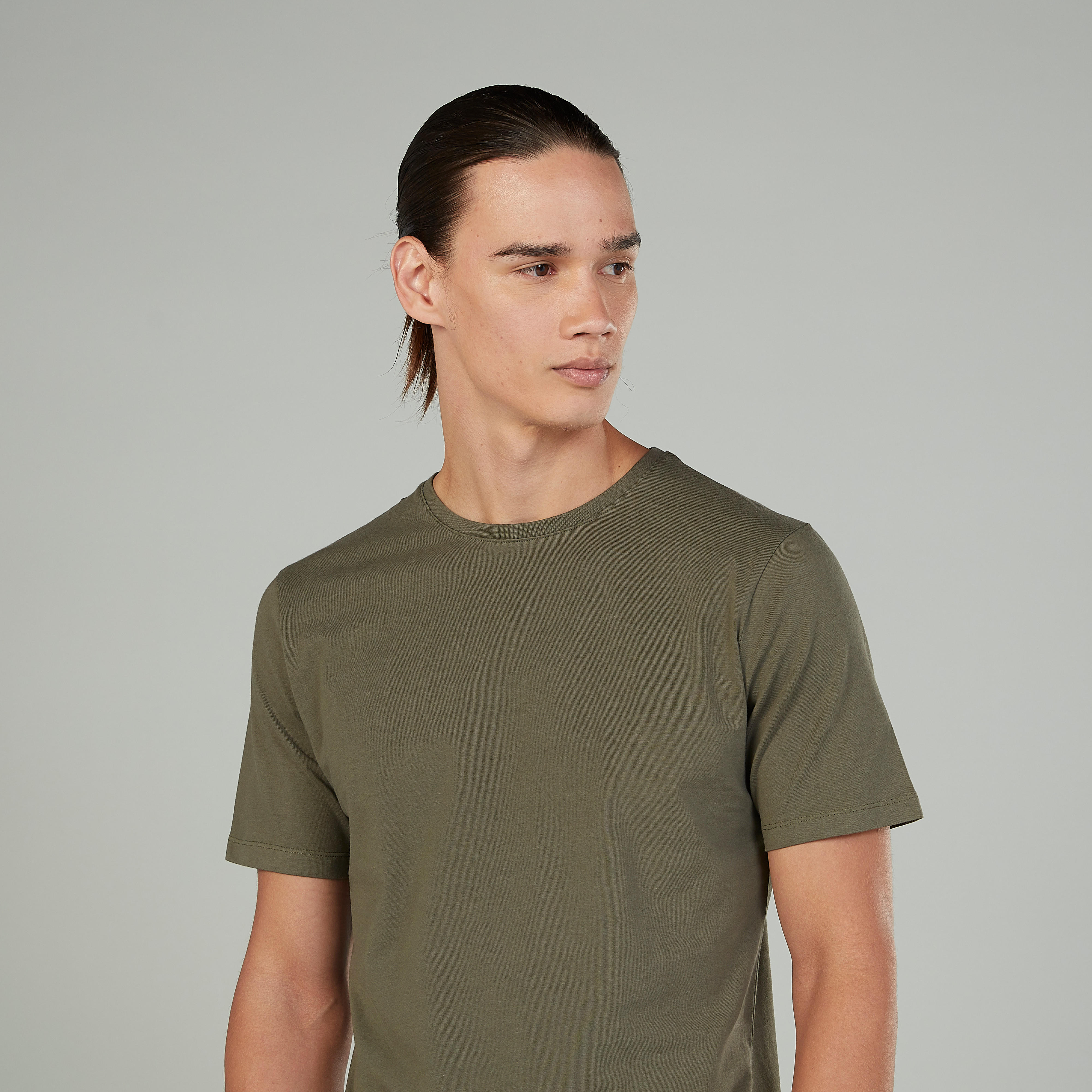 تيشيرت سادة بياقة ضيّقة وأكمام قصيرة-men-clothing-tshirtsandpolos-tshirts-image-17