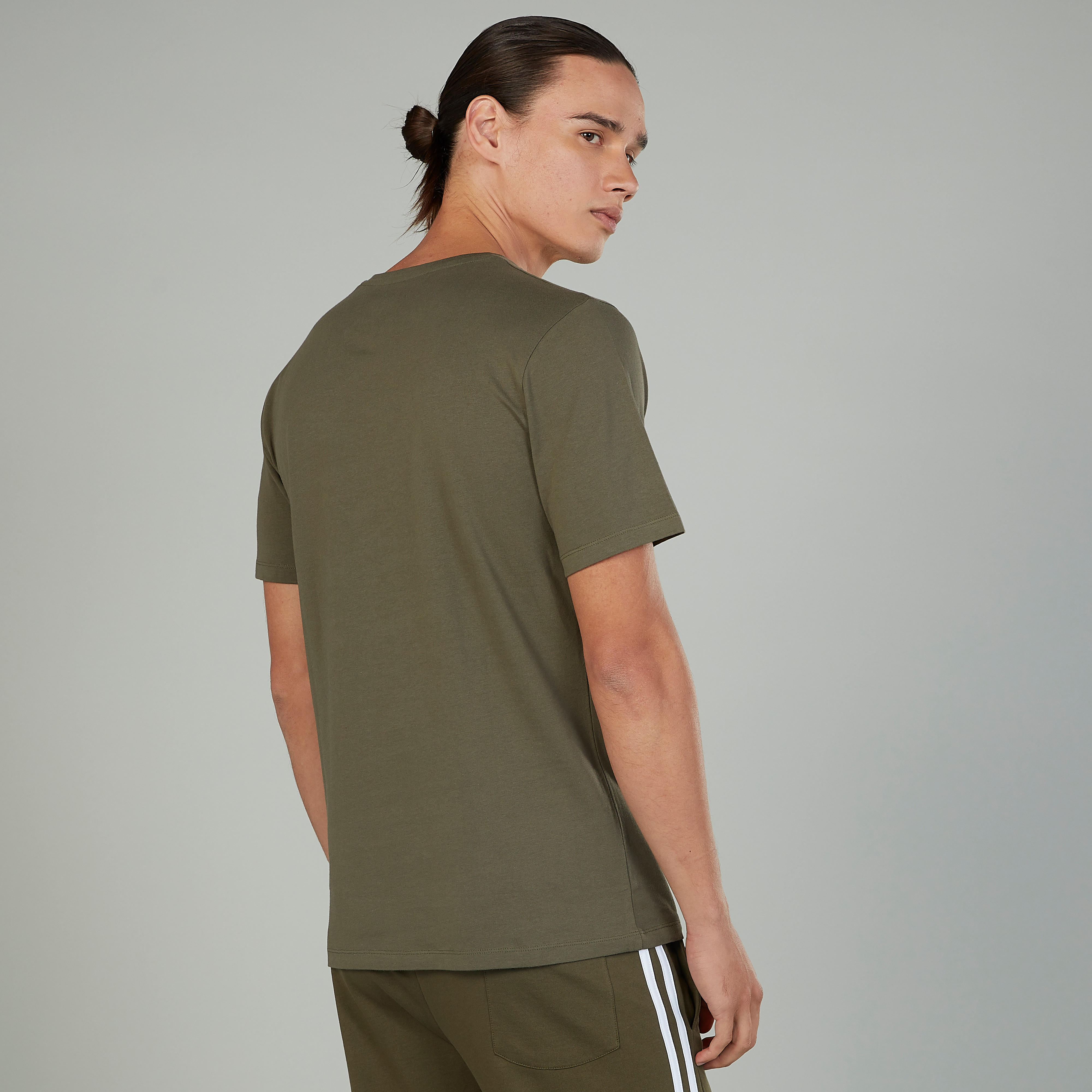 تيشيرت سادة بياقة ضيّقة وأكمام قصيرة-men-clothing-tshirtsandpolos-tshirts-image-18