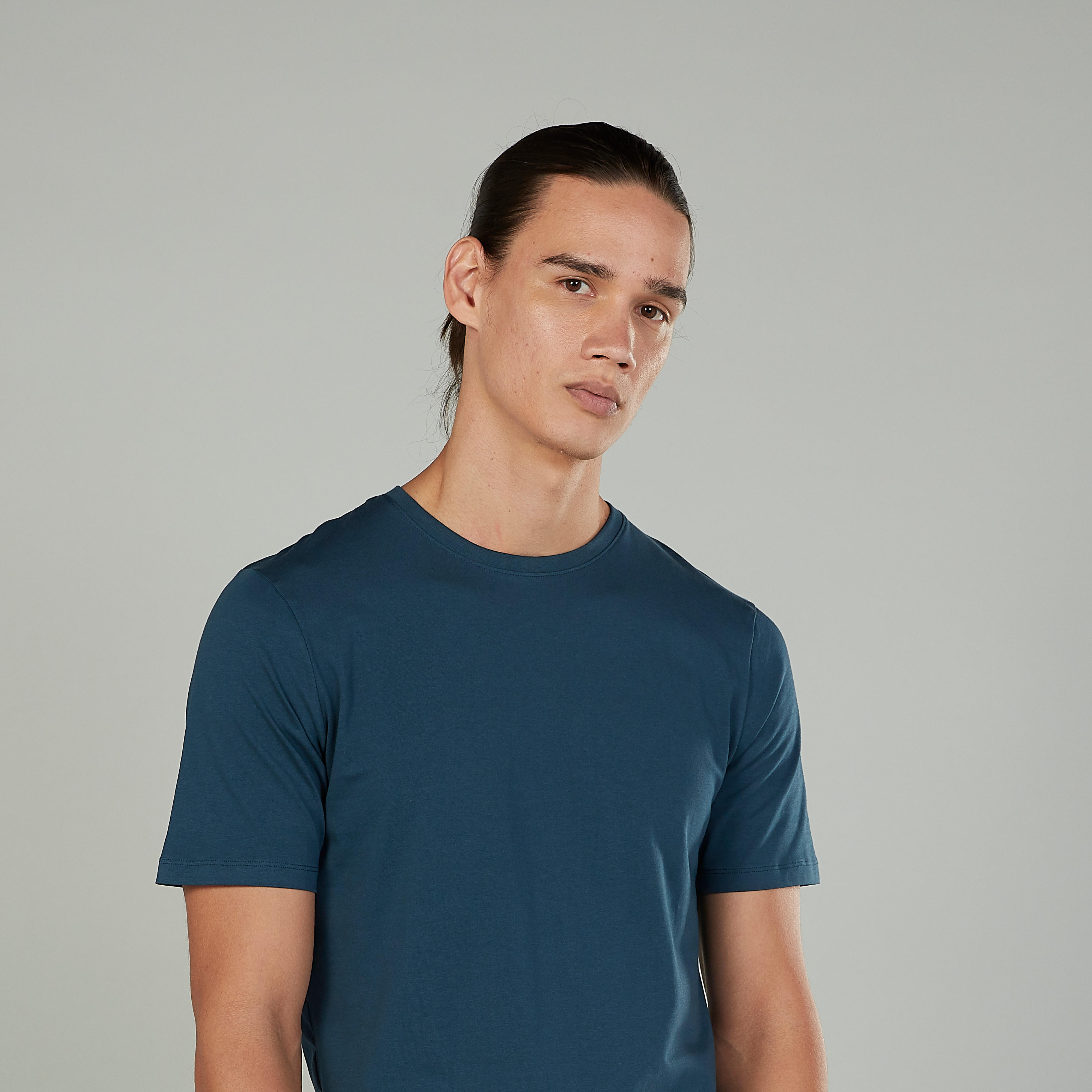تيشيرت سادة بياقة ضيّقة وأكمام قصيرة-men-clothing-tshirtsandpolos-tshirts-image-22