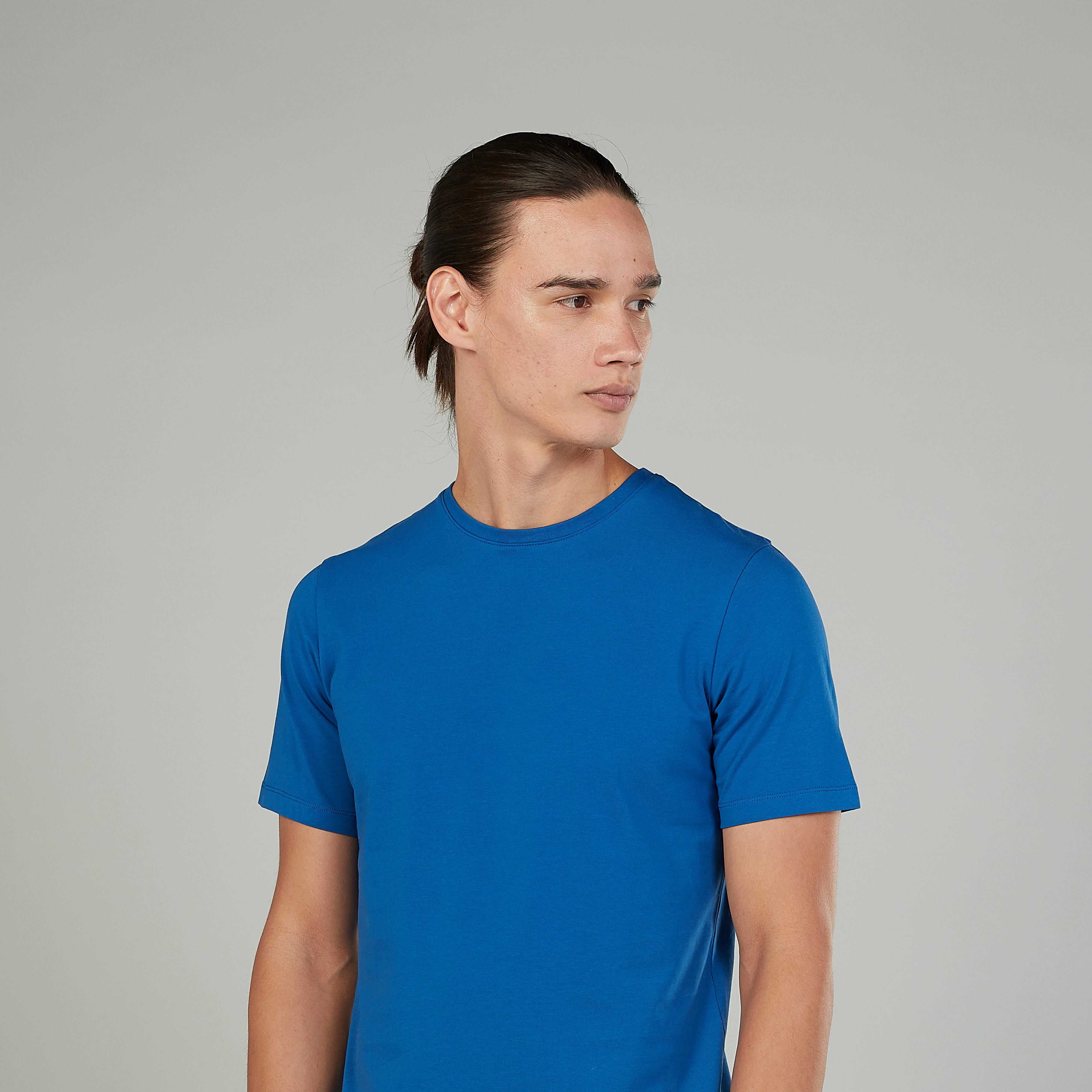 تيشيرت سادة بياقة ضيّقة وأكمام قصيرة-men-clothing-tshirtsandpolos-tshirts-image-27