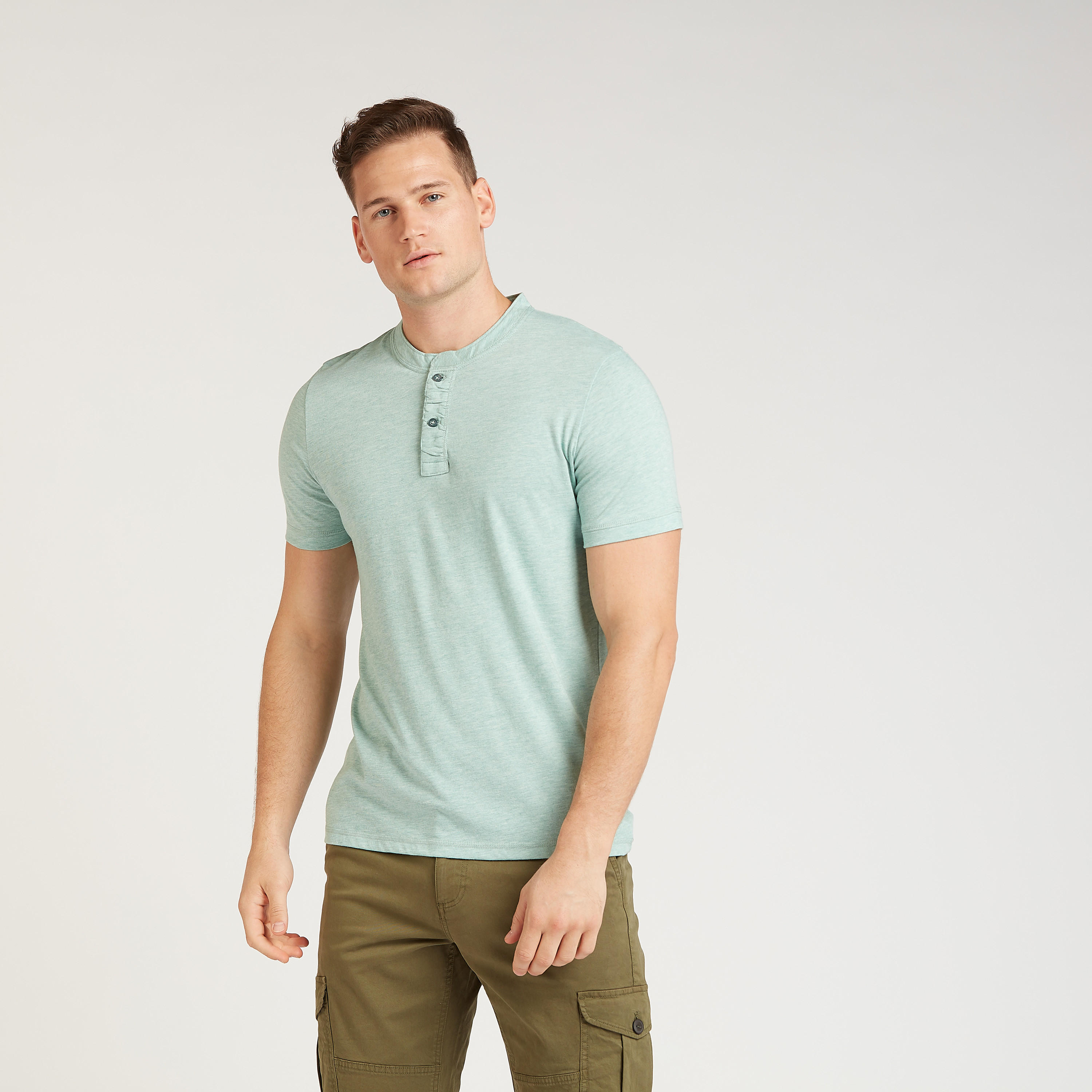 تيشيرت سادة بياقة هينلي وأكمام قصيرة-men-clothing-tshirtsandpolos-tshirts-image-1