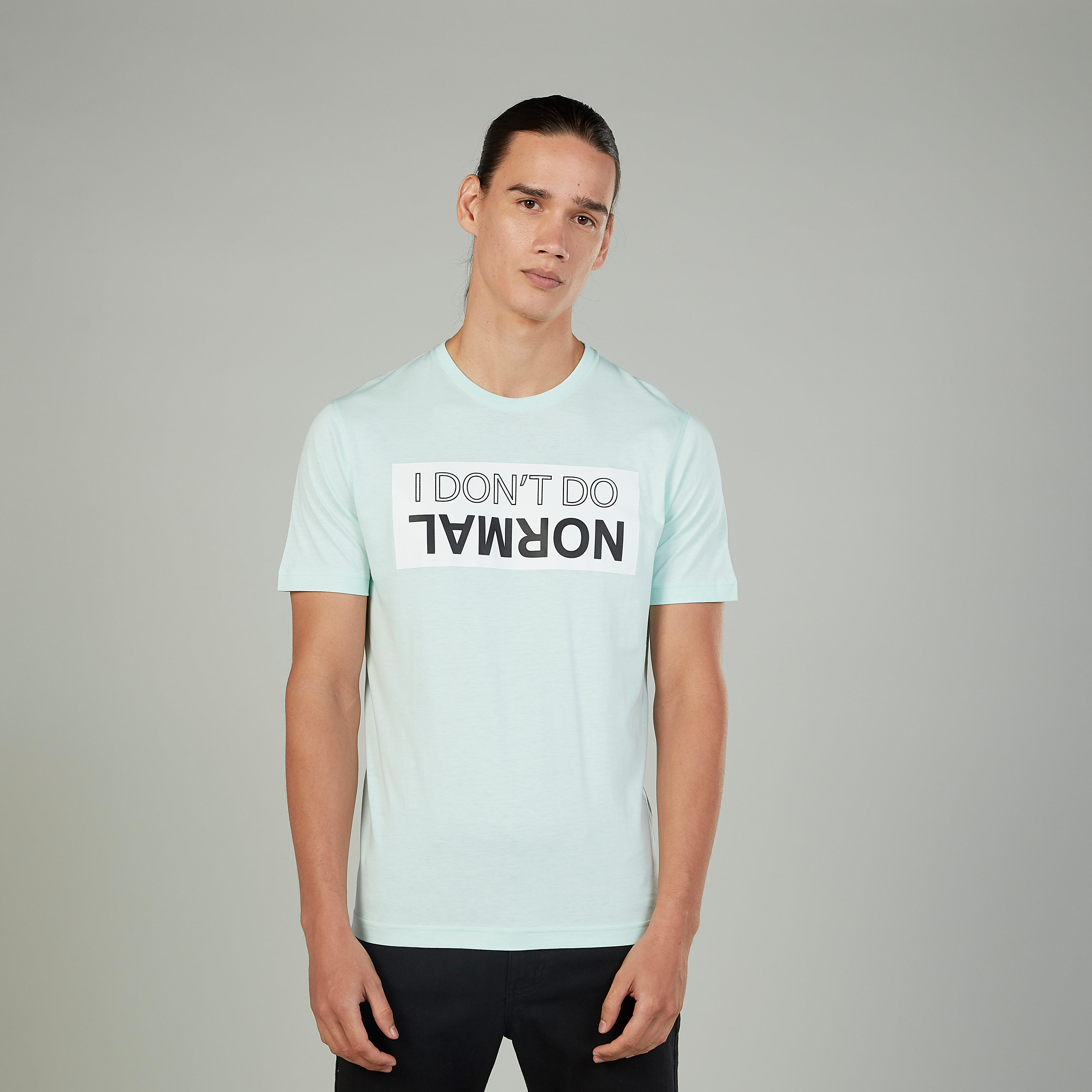 تيشيرت مستدام سليم بياقة ضيّقة وأكمام قصيرة وطبعات  -men-clothing-tshirtsandpolos-tshirts-image-1