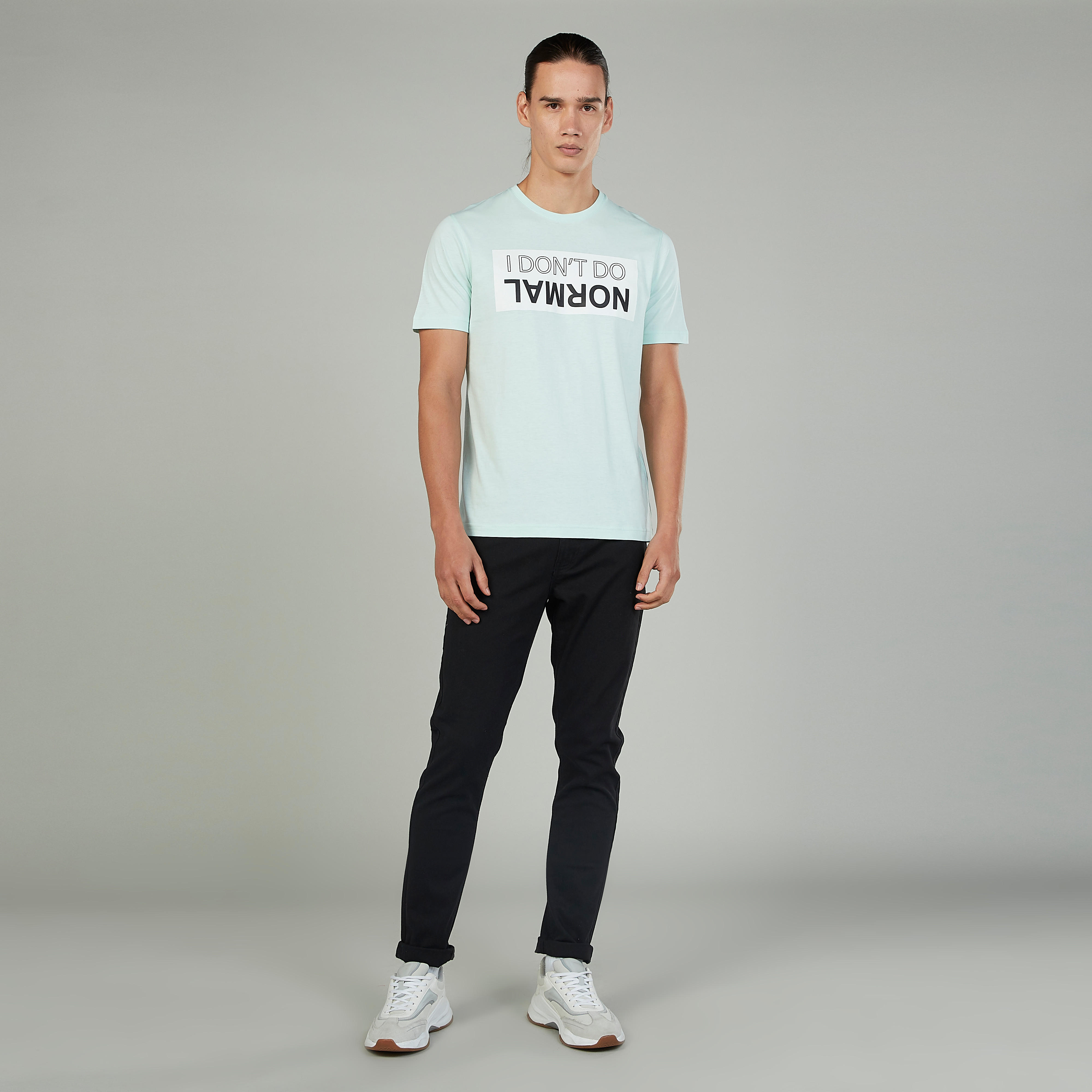 تيشيرت مستدام سليم بياقة ضيّقة وأكمام قصيرة وطبعات  -men-clothing-tshirtsandpolos-tshirts-image-2