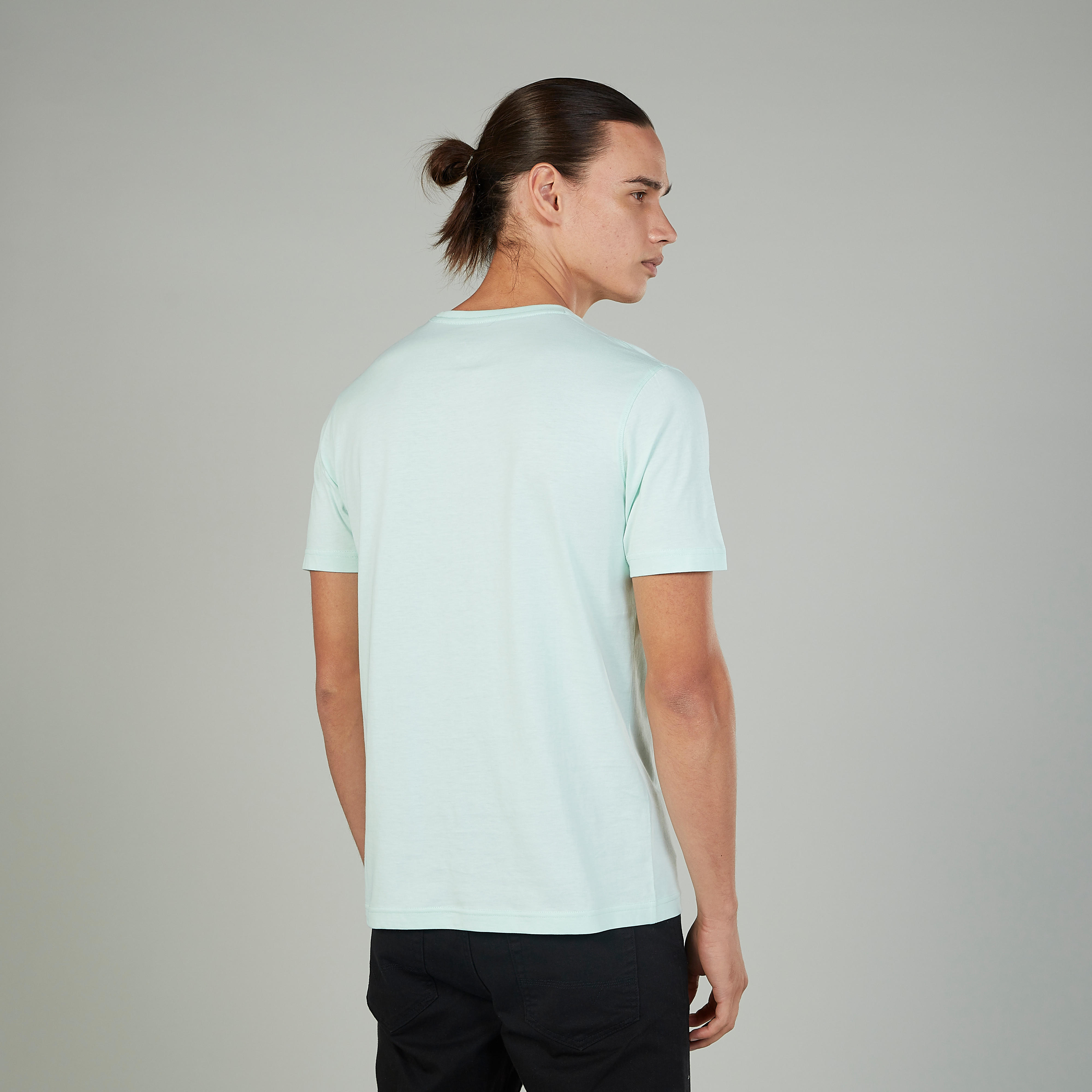 تيشيرت مستدام سليم بياقة ضيّقة وأكمام قصيرة وطبعات  -men-clothing-tshirtsandpolos-tshirts-image-4