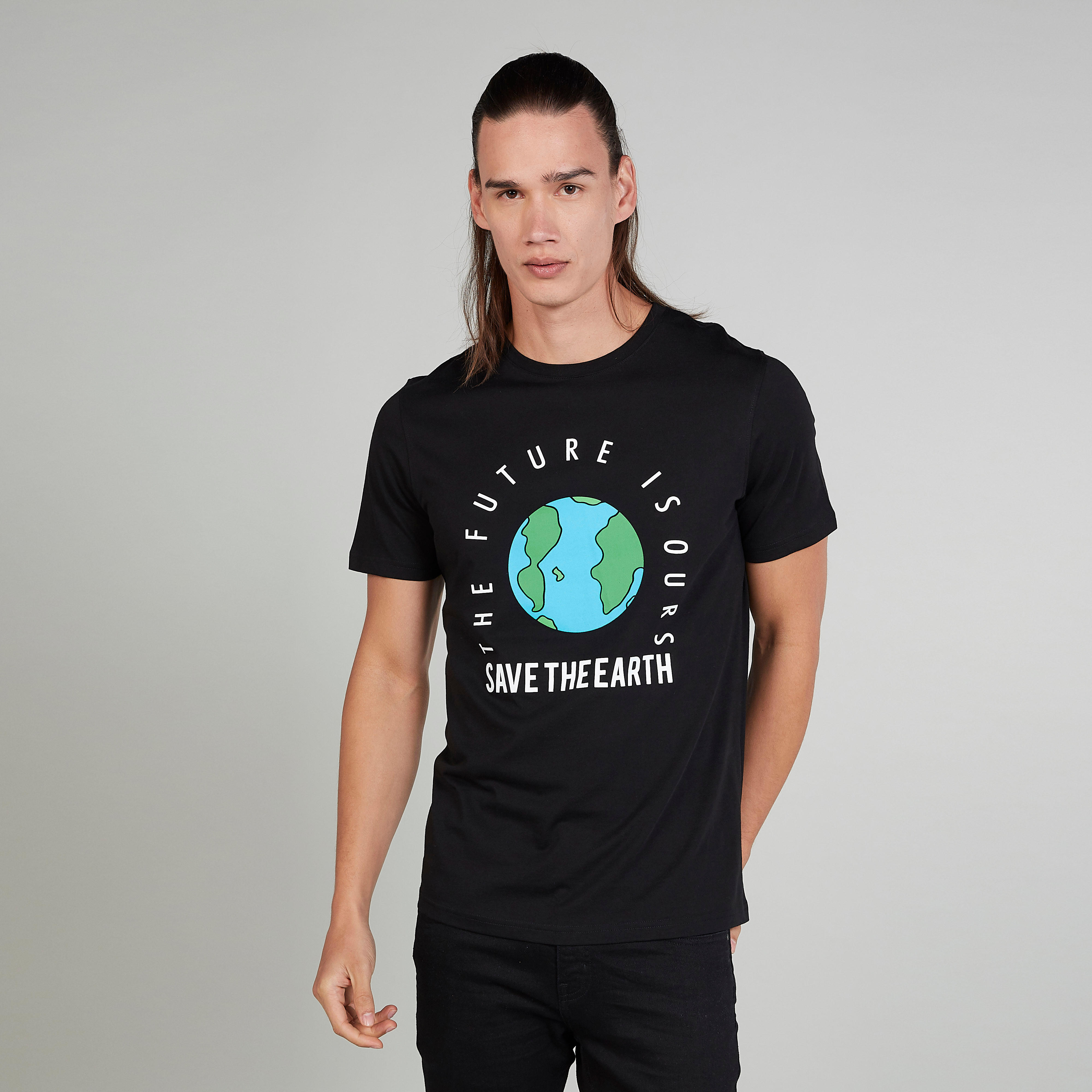 تيشيرت سليم بياقة ضيّقة وأكمام قصيرة وطبعات-men-clothing-tshirtsandpolos-tshirts-image-1