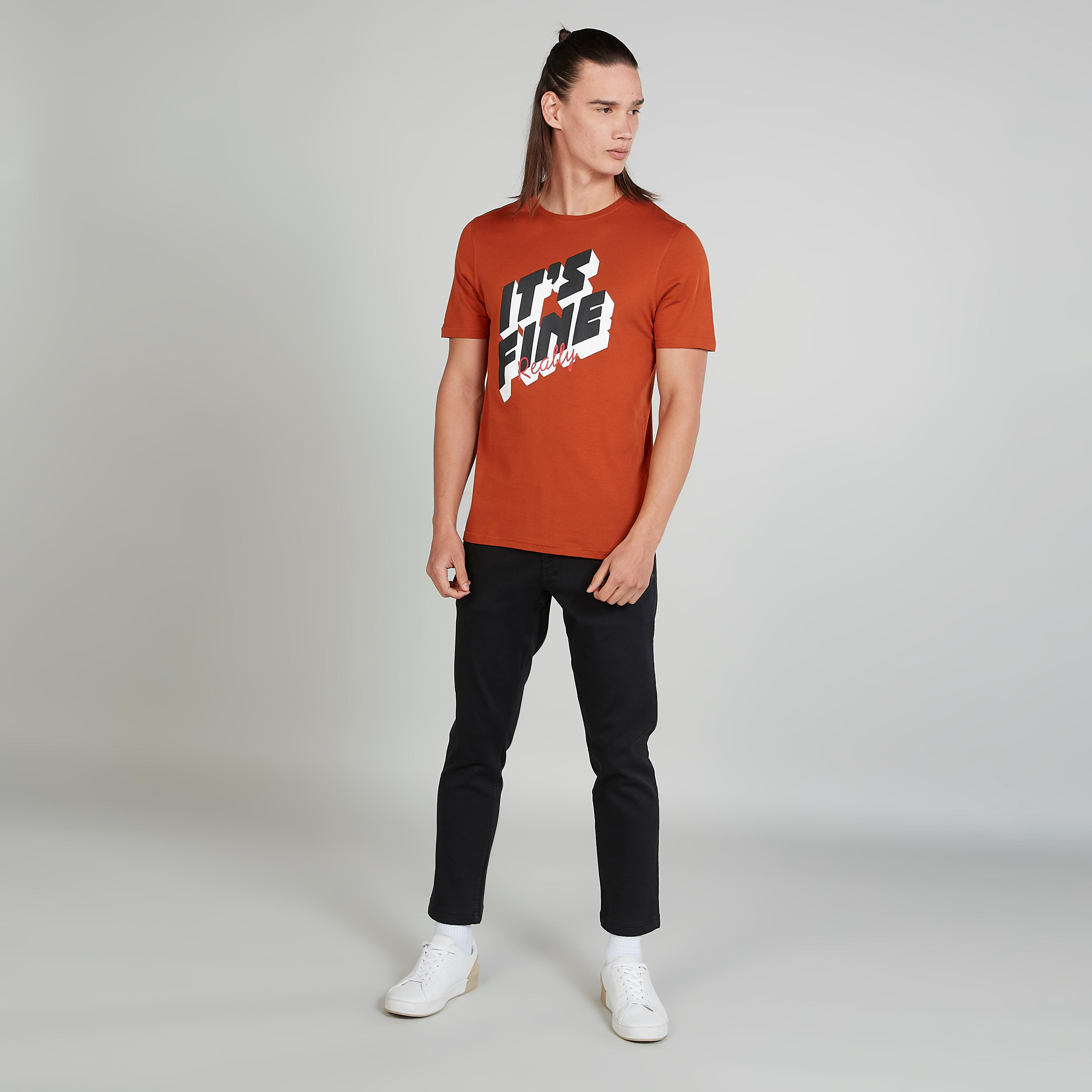 تيشيرت سليم بياقة ضيّقة وأكمام قصيرة وطبعات-men-clothing-tshirtsandpolos-tshirts-image-4