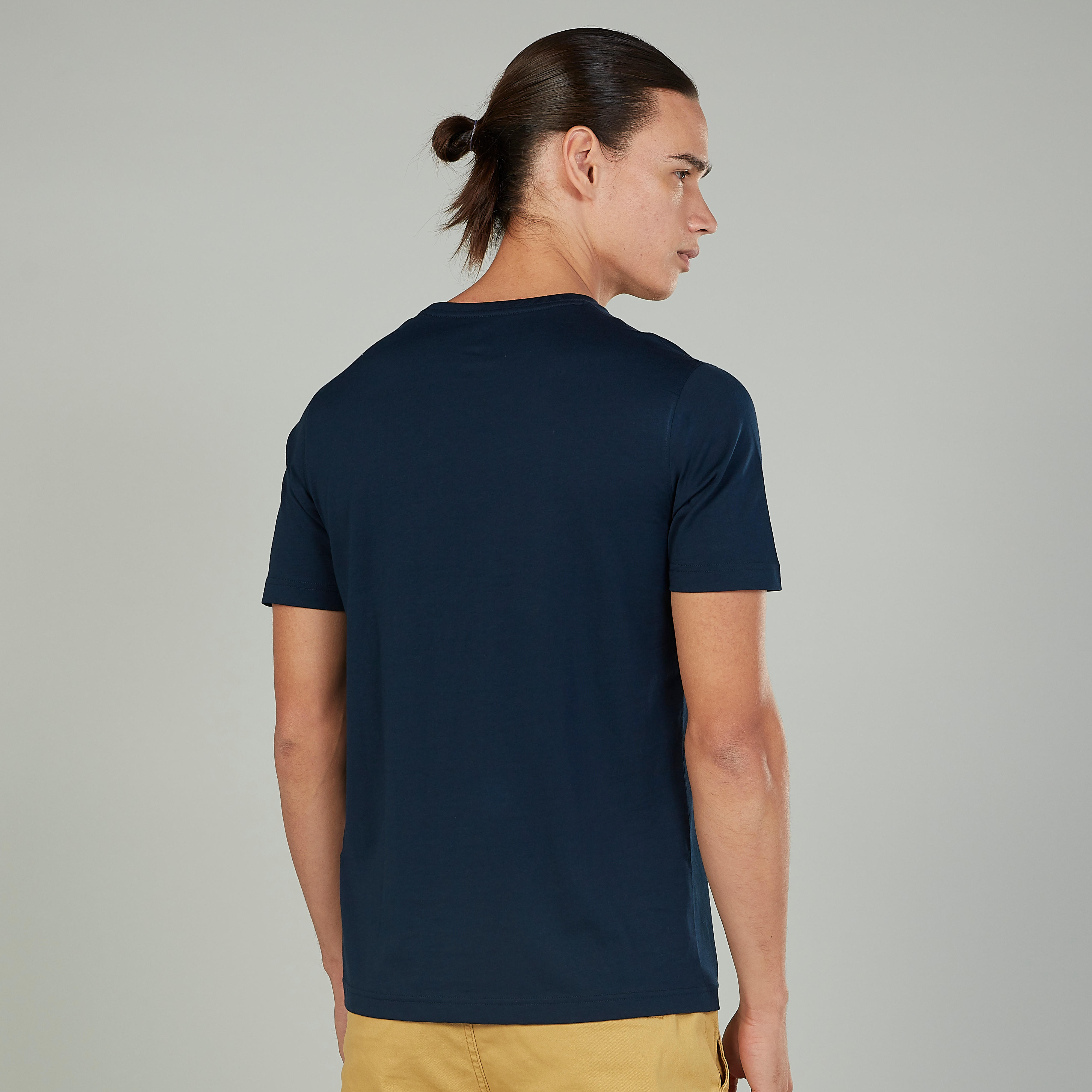 تيشيرت مستدام سليم بياقة ضيّقة وأكمام قصيرة وطبعات  -men-clothing-tshirtsandpolos-tshirts-image-4