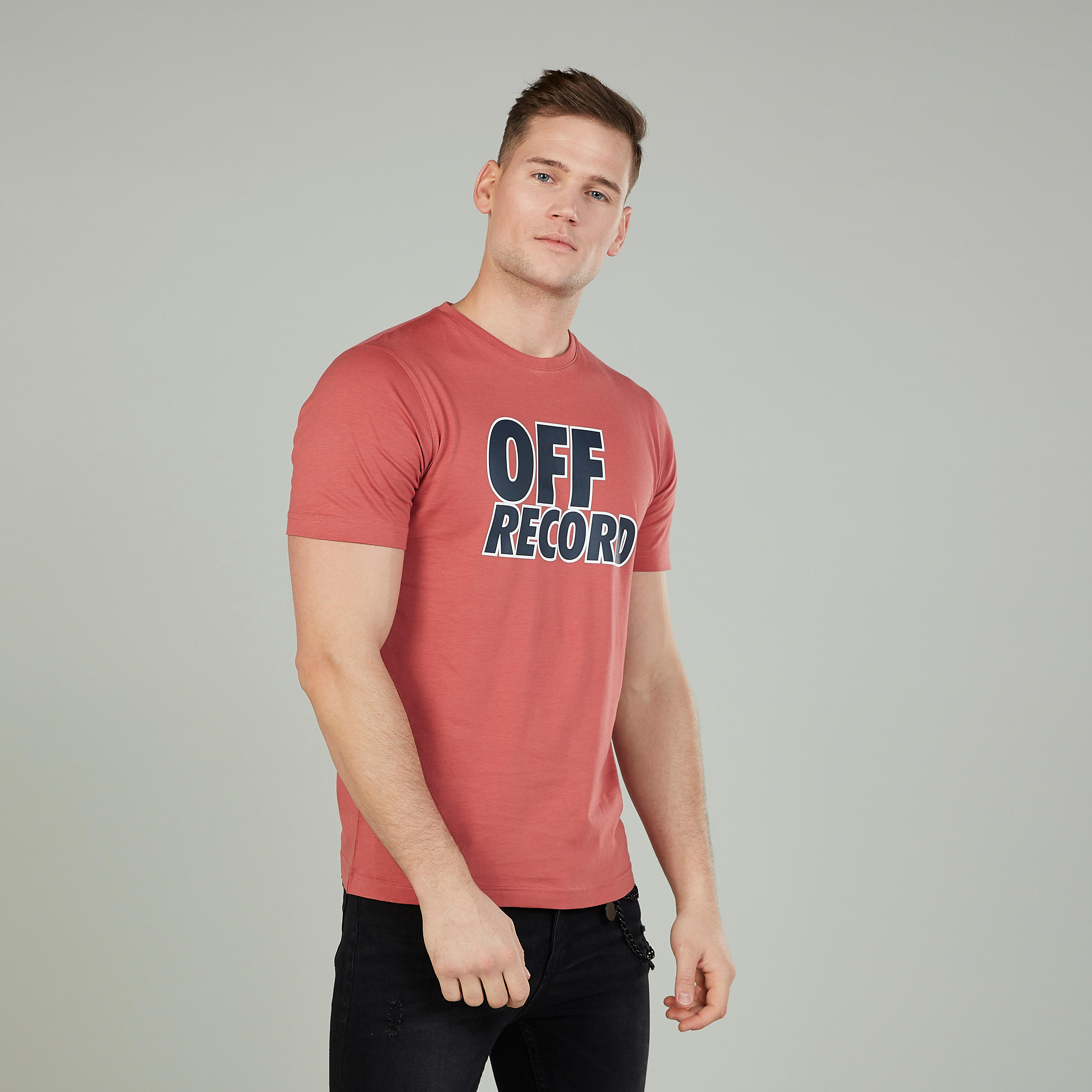 تيشيرت مستدام سليم بياقة ضيّقة وطبعات  -men-clothing-tshirtsandpolos-tshirts-image-1