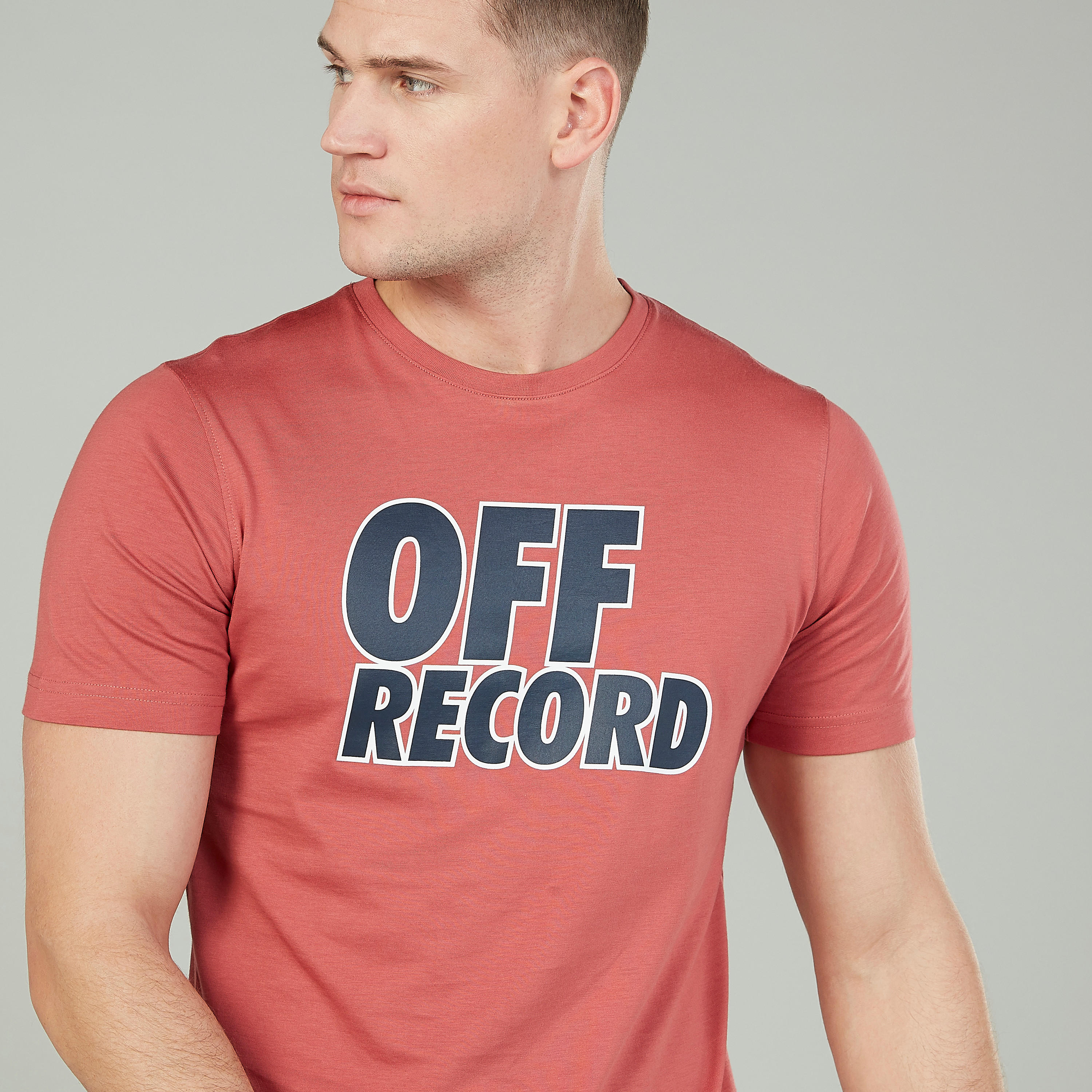 تيشيرت مستدام سليم بياقة ضيّقة وطبعات  -men-clothing-tshirtsandpolos-tshirts-image-3