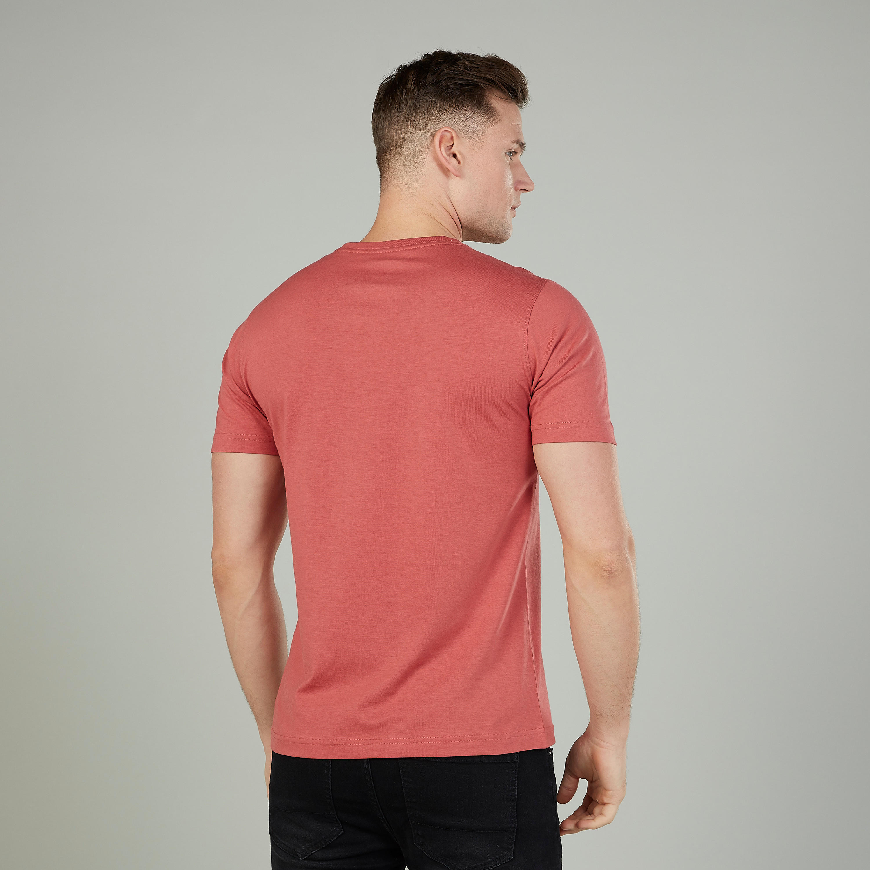تيشيرت مستدام سليم بياقة ضيّقة وطبعات  -men-clothing-tshirtsandpolos-tshirts-image-4