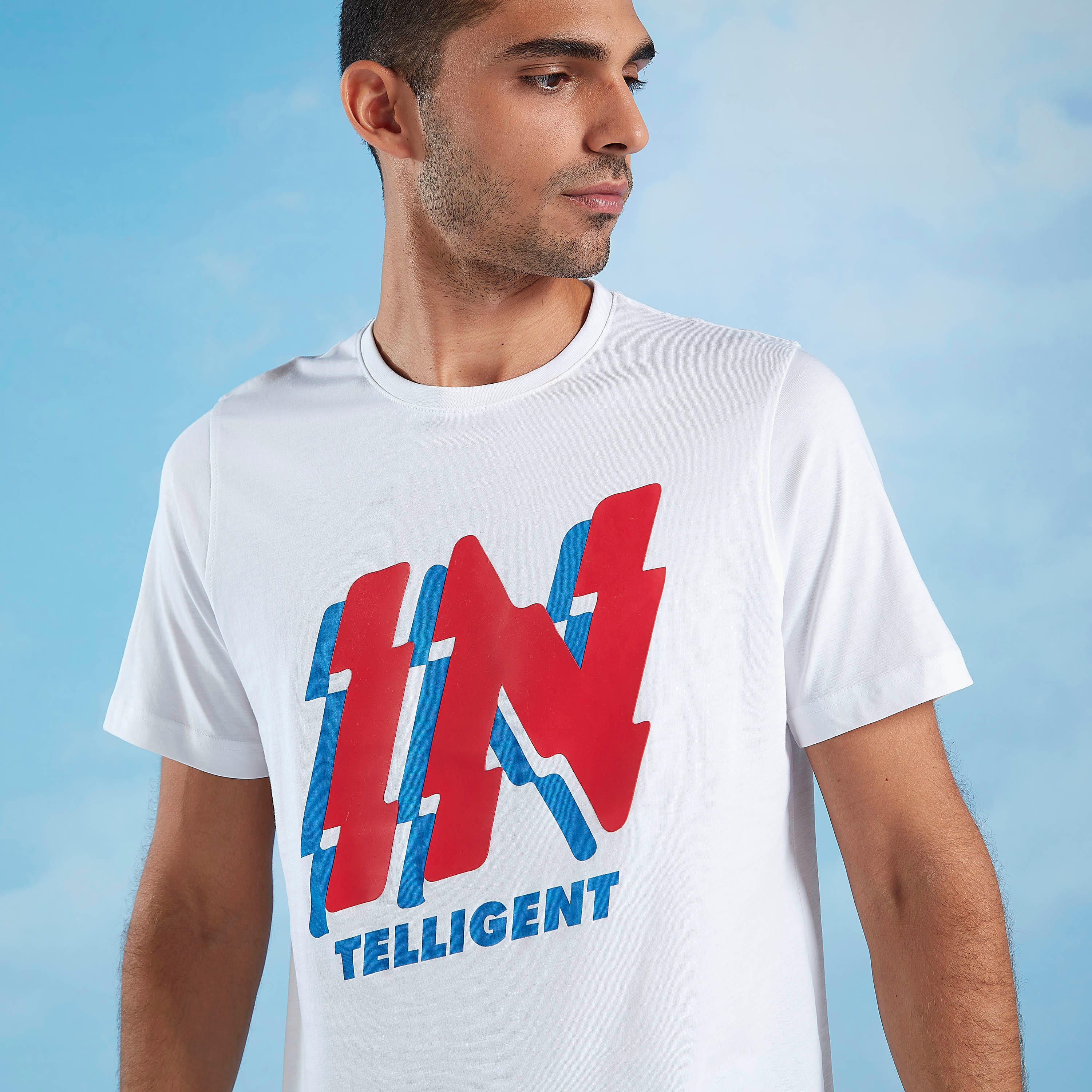 تيشيرت سليم بياقة ضيّقة وأكمام قصيرة وطبعات-men-clothing-tshirtsandpolos-tshirts-image-4
