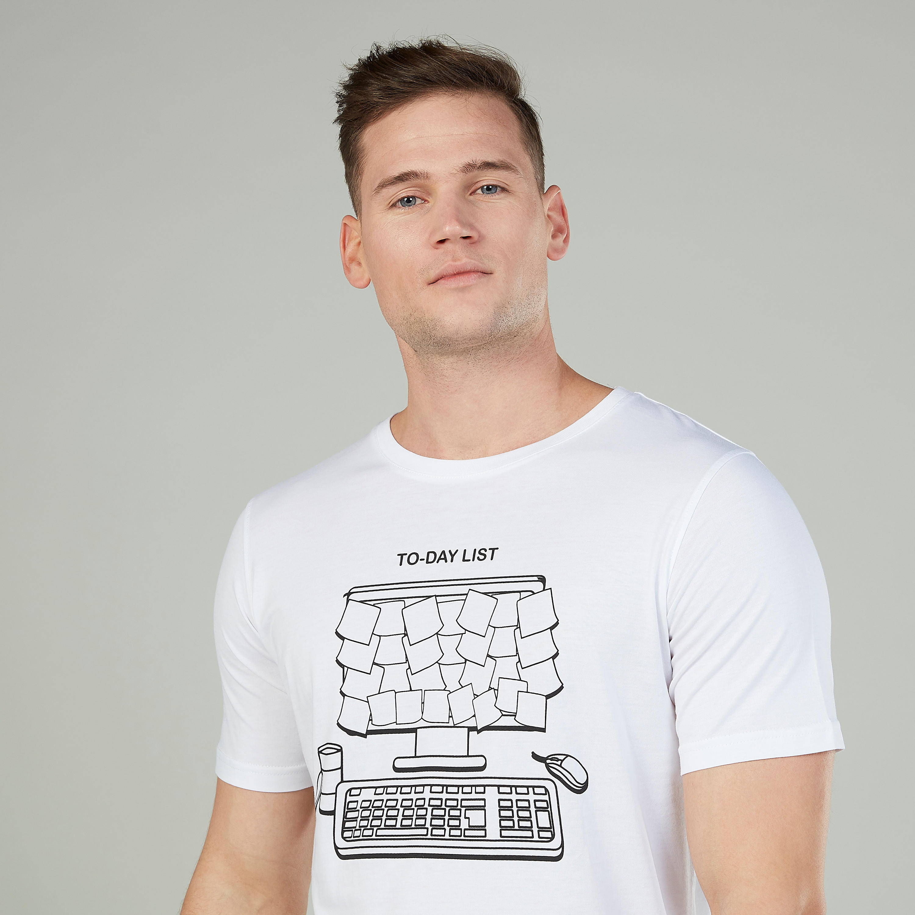 تيشيرت سليم بياقة ضيّقة وأكمام قصيرة وطبعات-men-clothing-tshirtsandpolos-tshirts-image-3