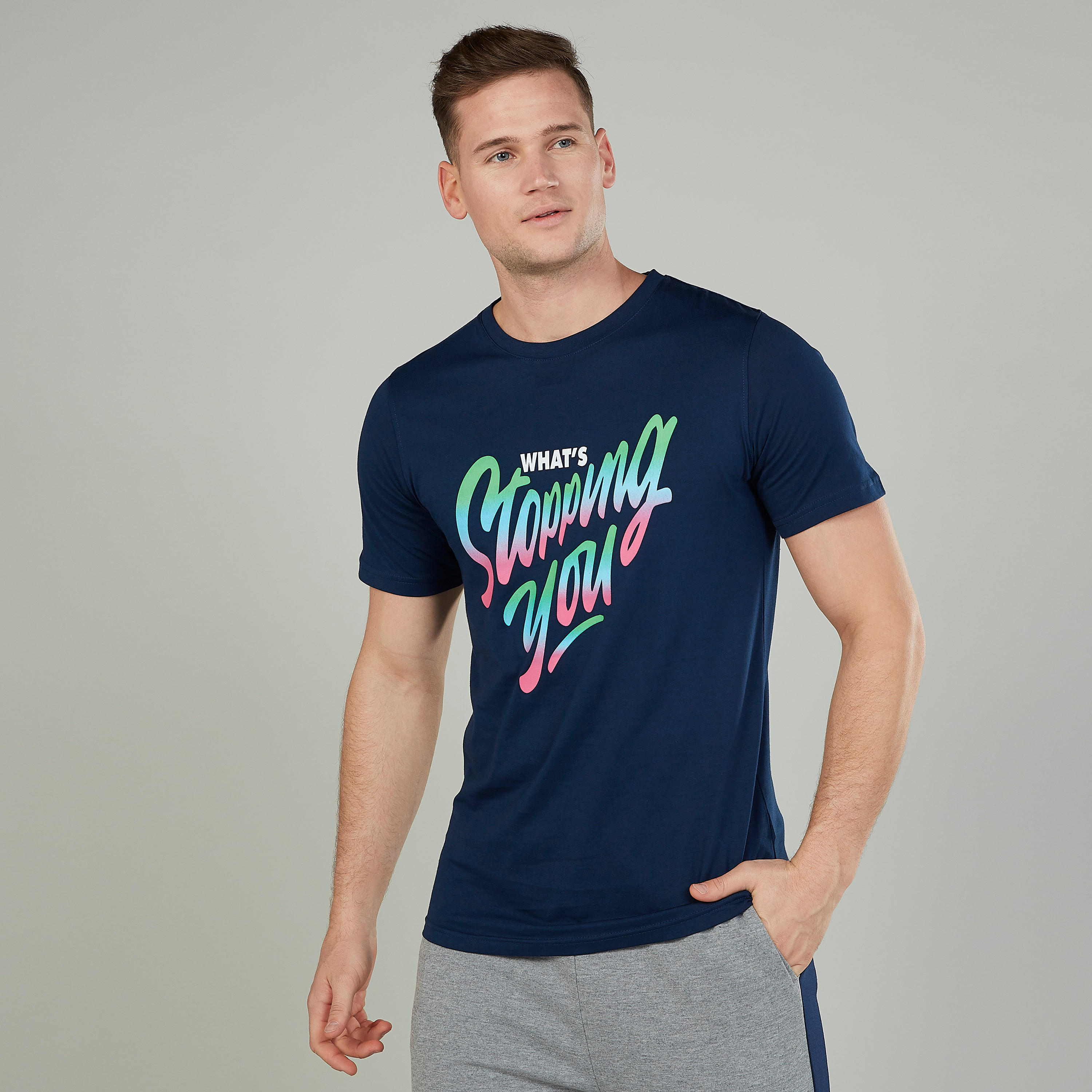 تيشيرت سليم بياقة ضيّقة وأكمام قصيرة وطبعات-men-clothing-tshirtsandpolos-tshirts-image-1
