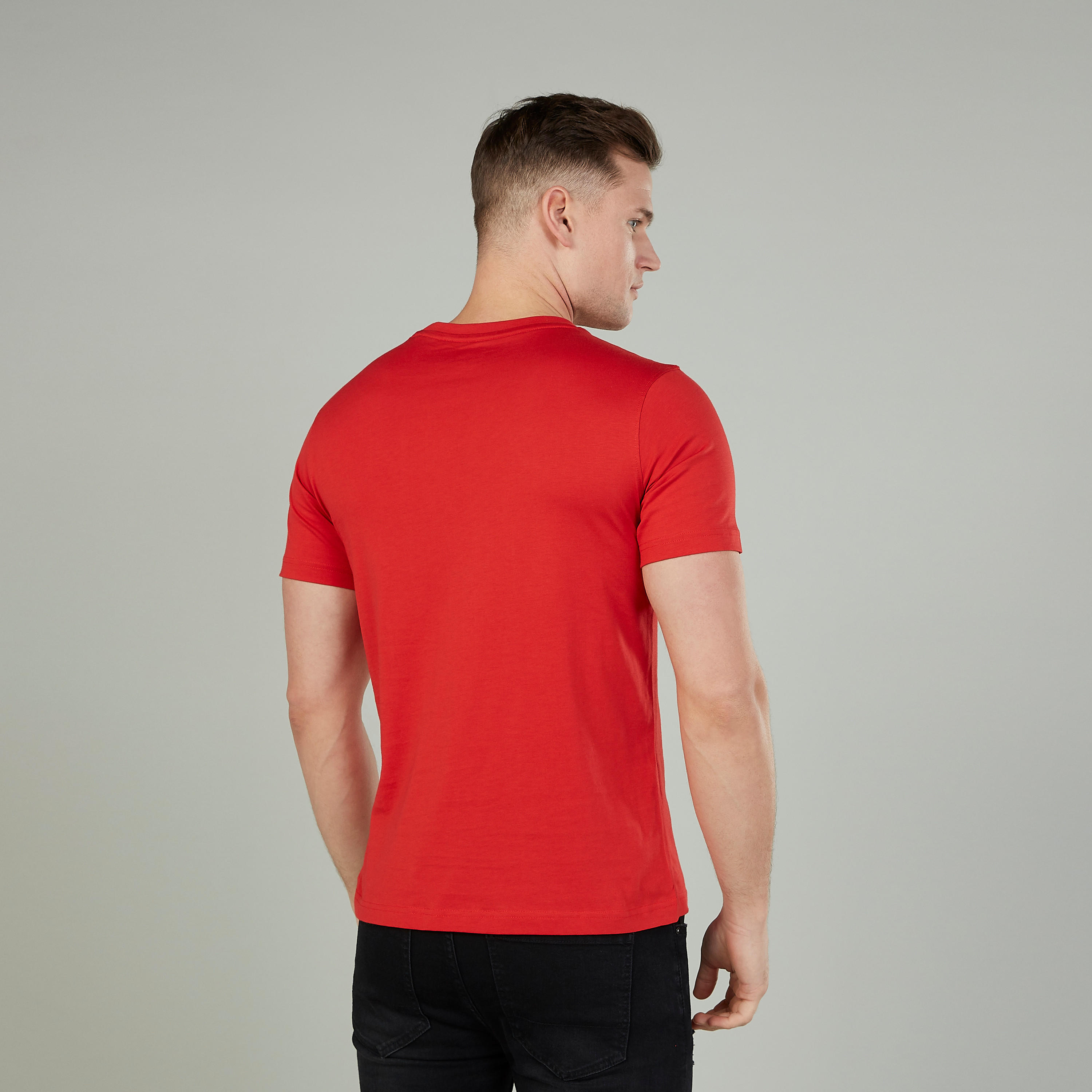 تيشيرت مستدام سليم بياقة ضيّقة وطبعات  -men-clothing-tshirtsandpolos-tshirts-image-4