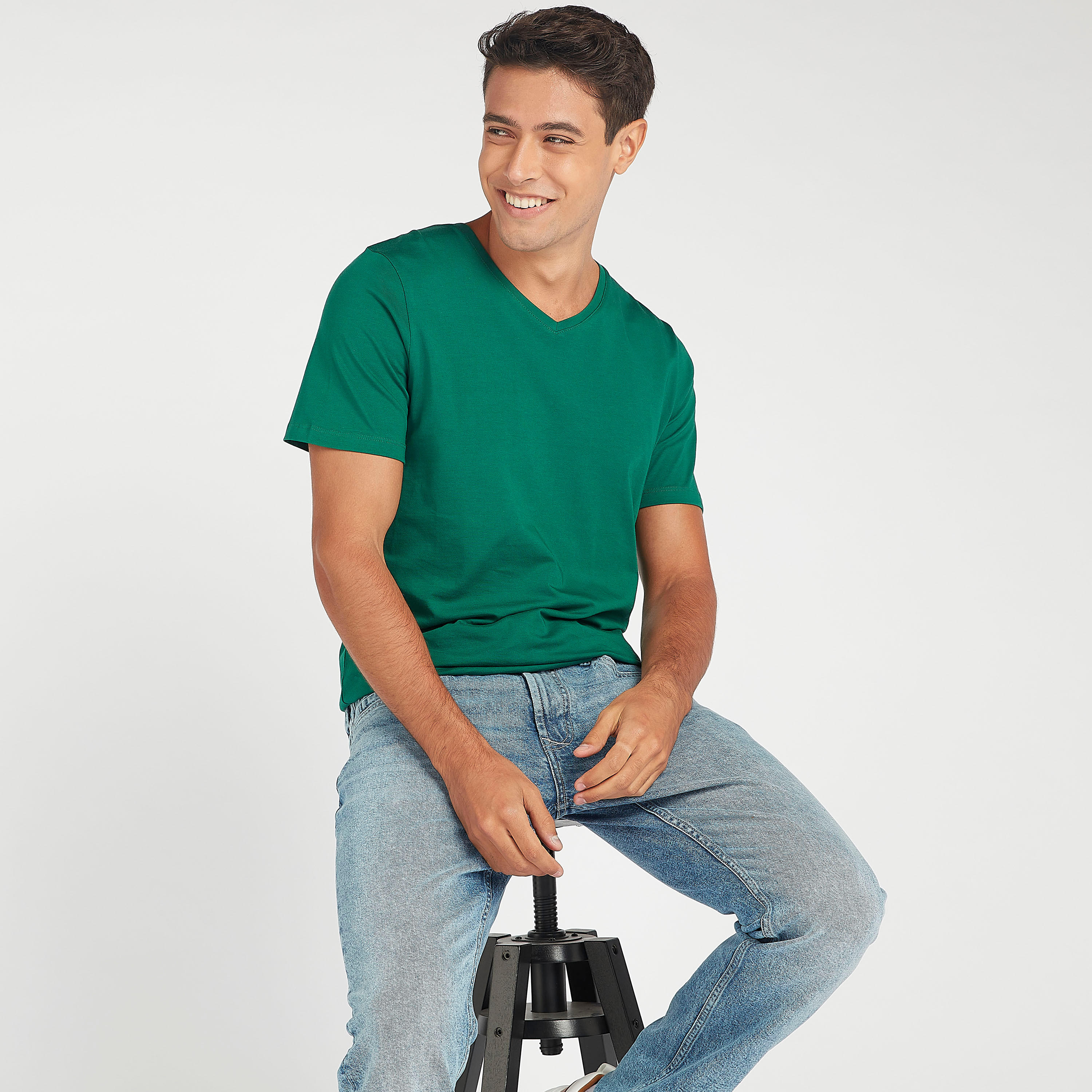 تيشيرت مستدام بارز الملمس بياقة V وأكمام قصيرة-men-clothing-tshirtsandpolos-tshirts-image-2