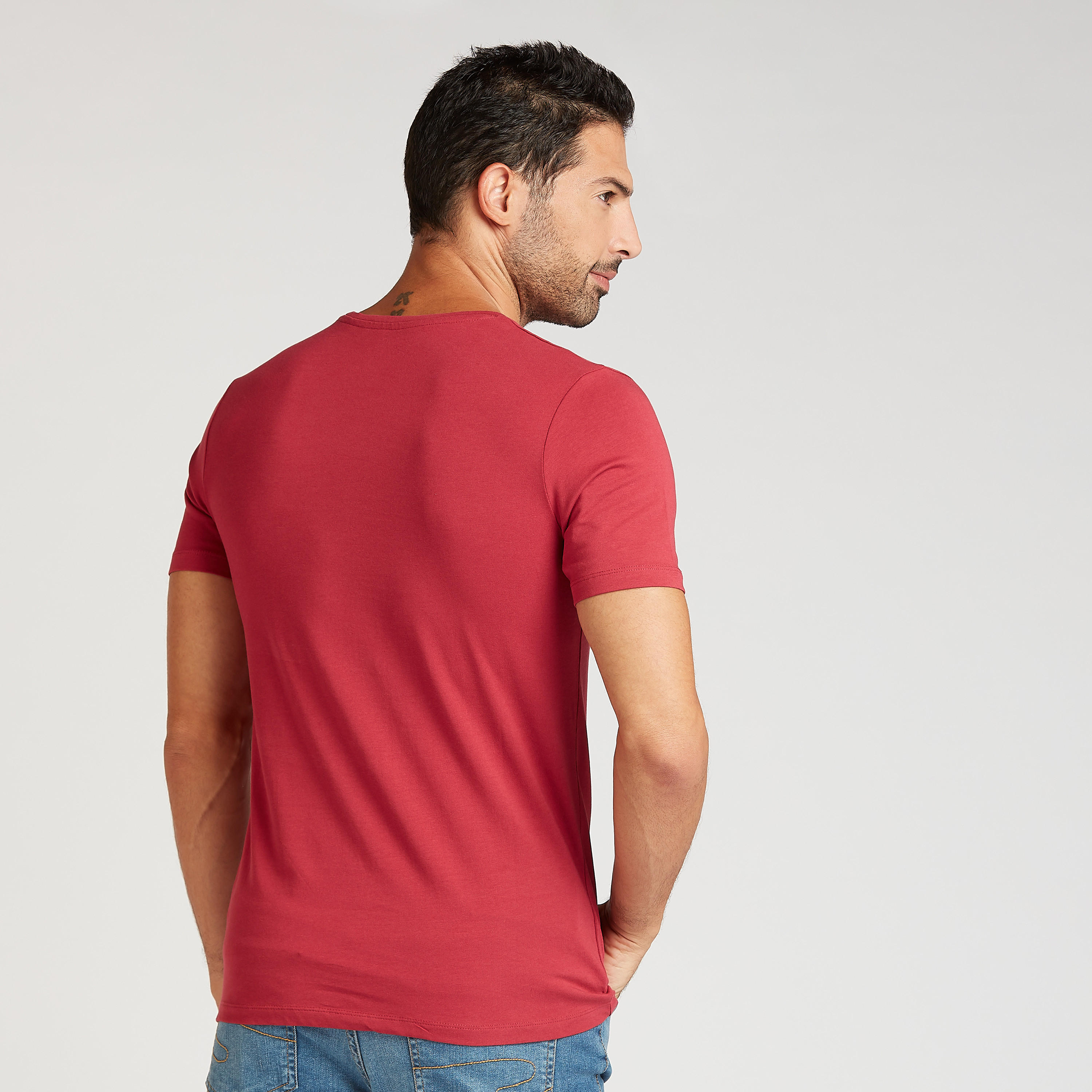 تيشيرت مستدام سادة بياقة ضيّقة وأكمام قصيرة-men-clothing-tshirtsandpolos-tshirts-image-2