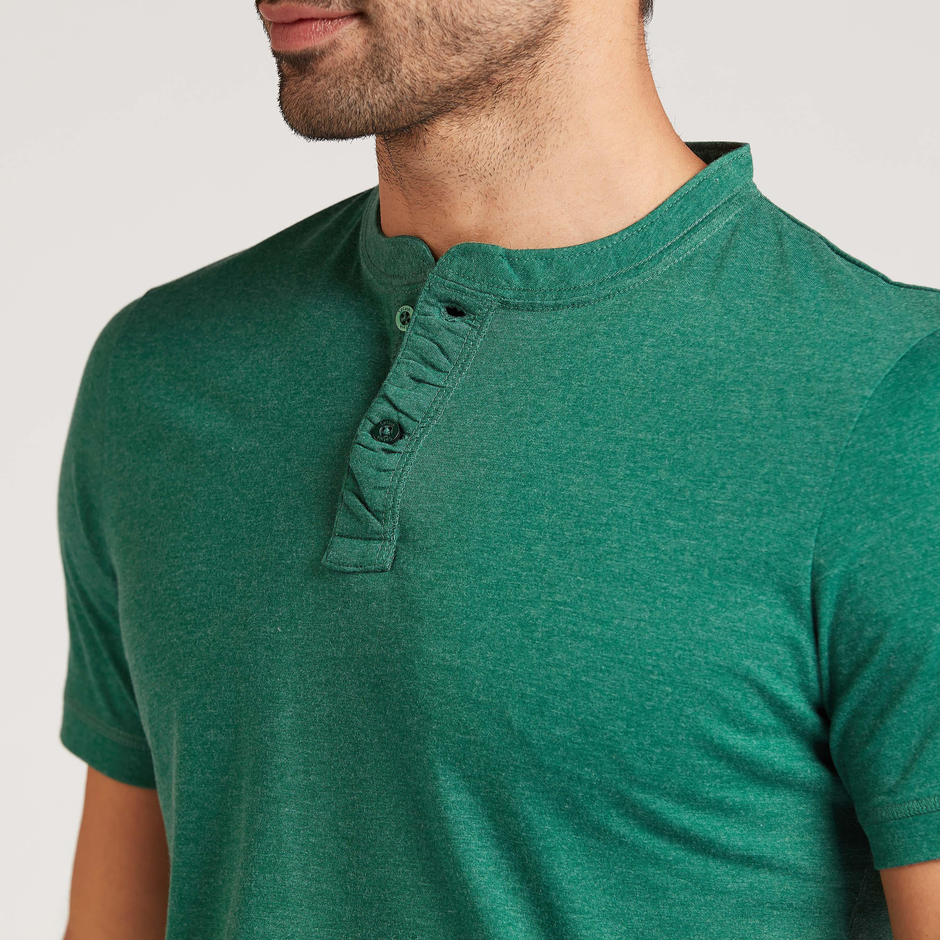 تيشيرت مستدام سادة بياقة هينلي وأكمام قصيرة-men-clothing-tshirtsandpolos-tshirts-image-3